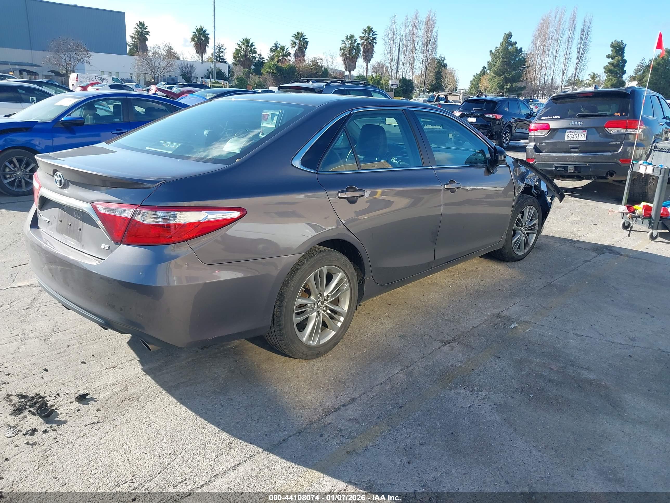 TOYOTA CAMRY image 4