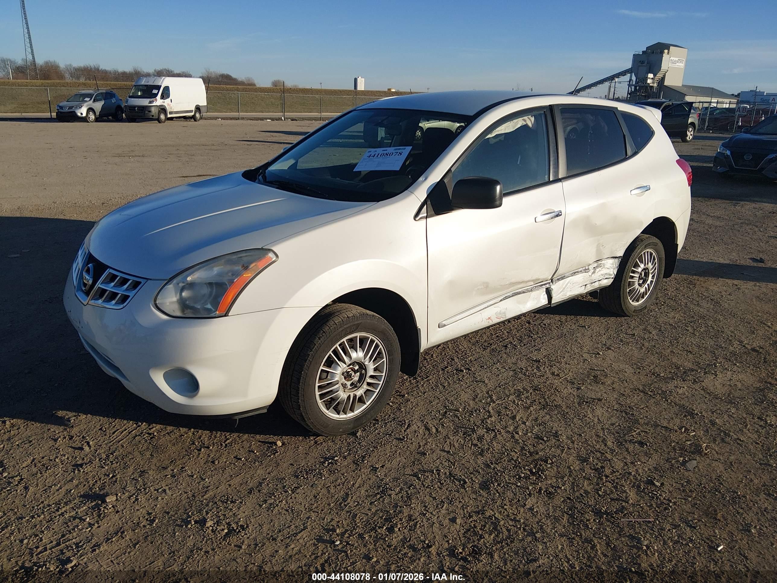 NISSAN ROGUE image 2