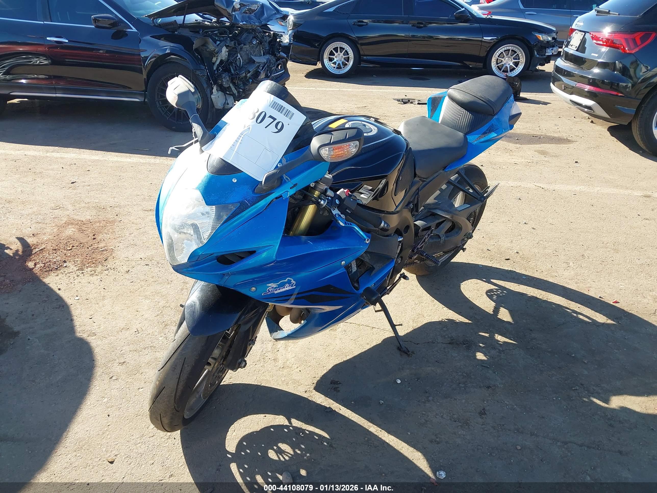 SUZUKI GSX750 image 2