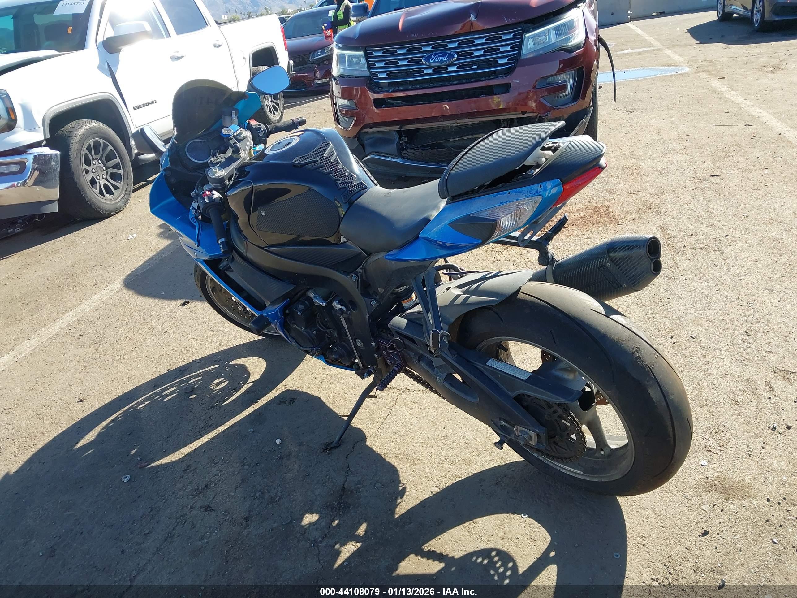 SUZUKI GSX750 image 3