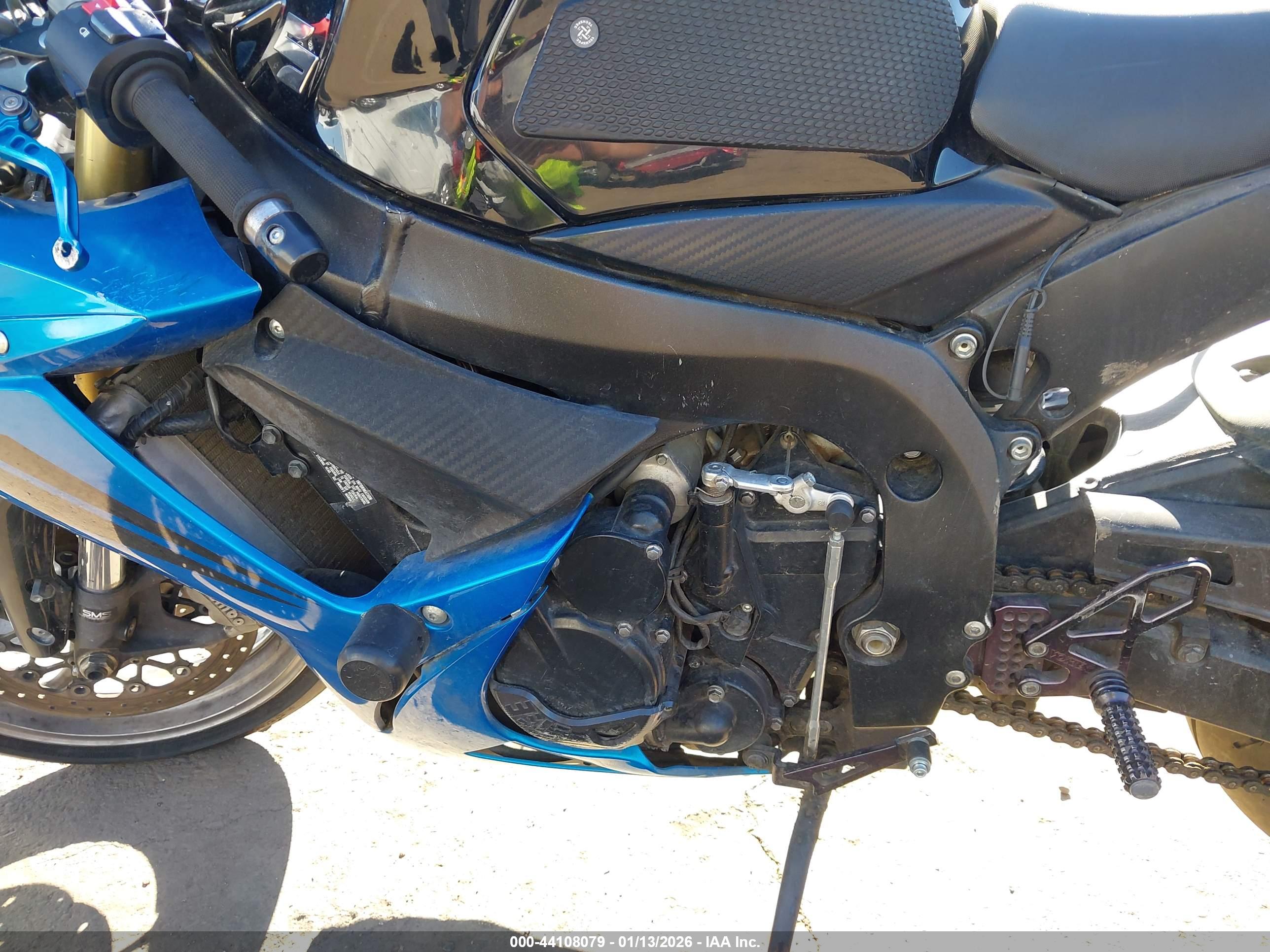 SUZUKI GSX750 image 9