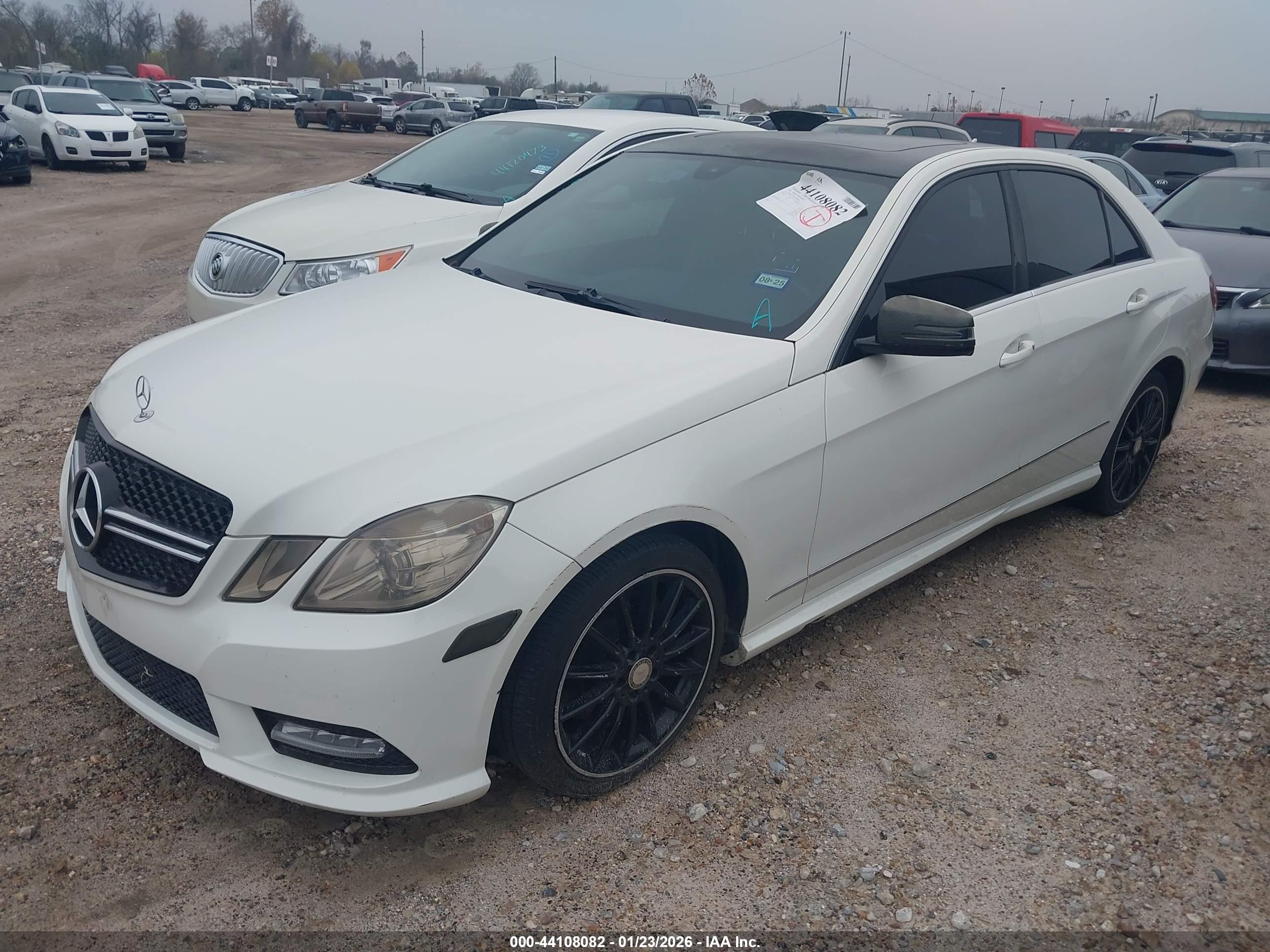 MERCEDES-BENZ E image 2