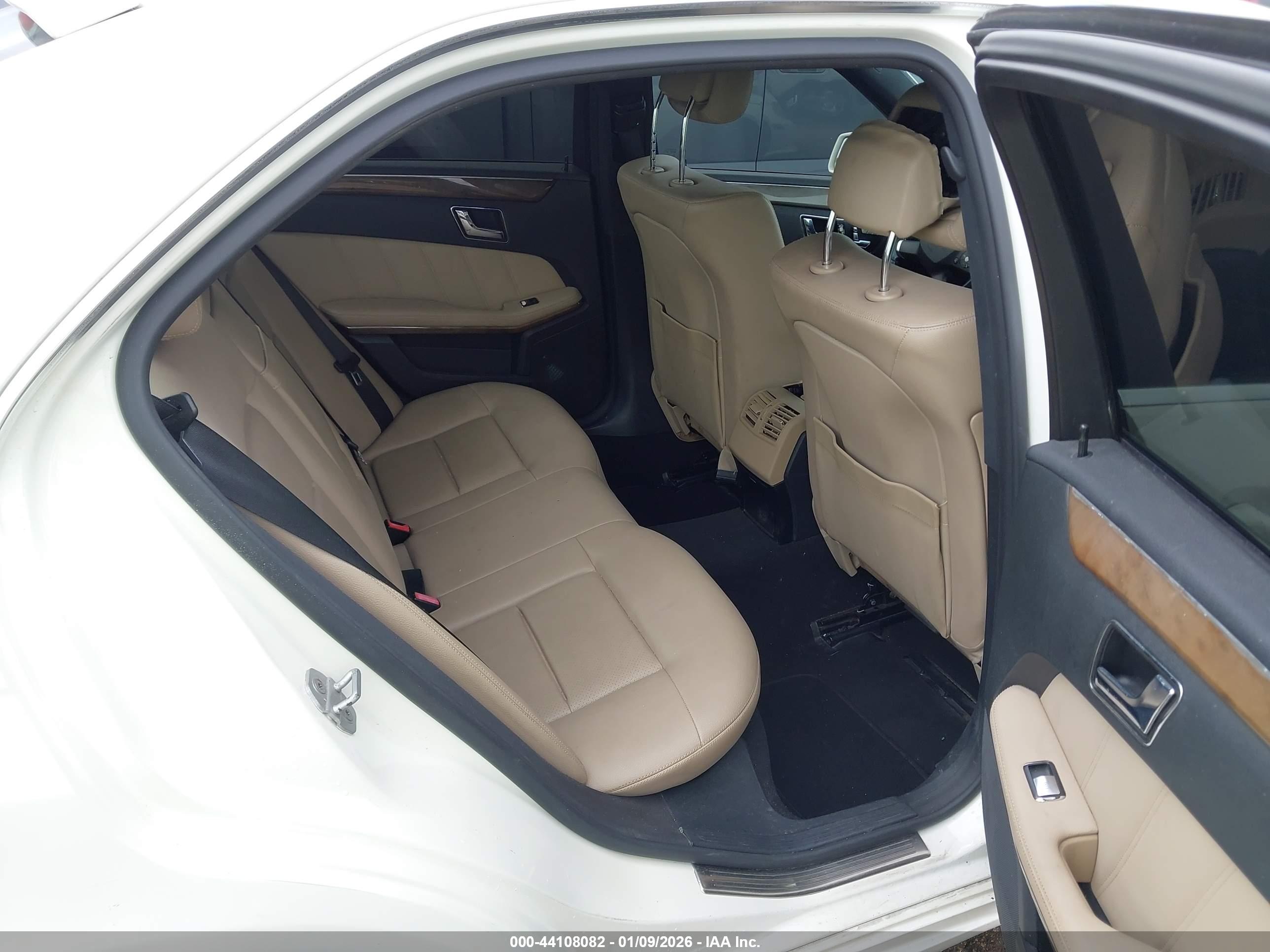 MERCEDES-BENZ E image 8
