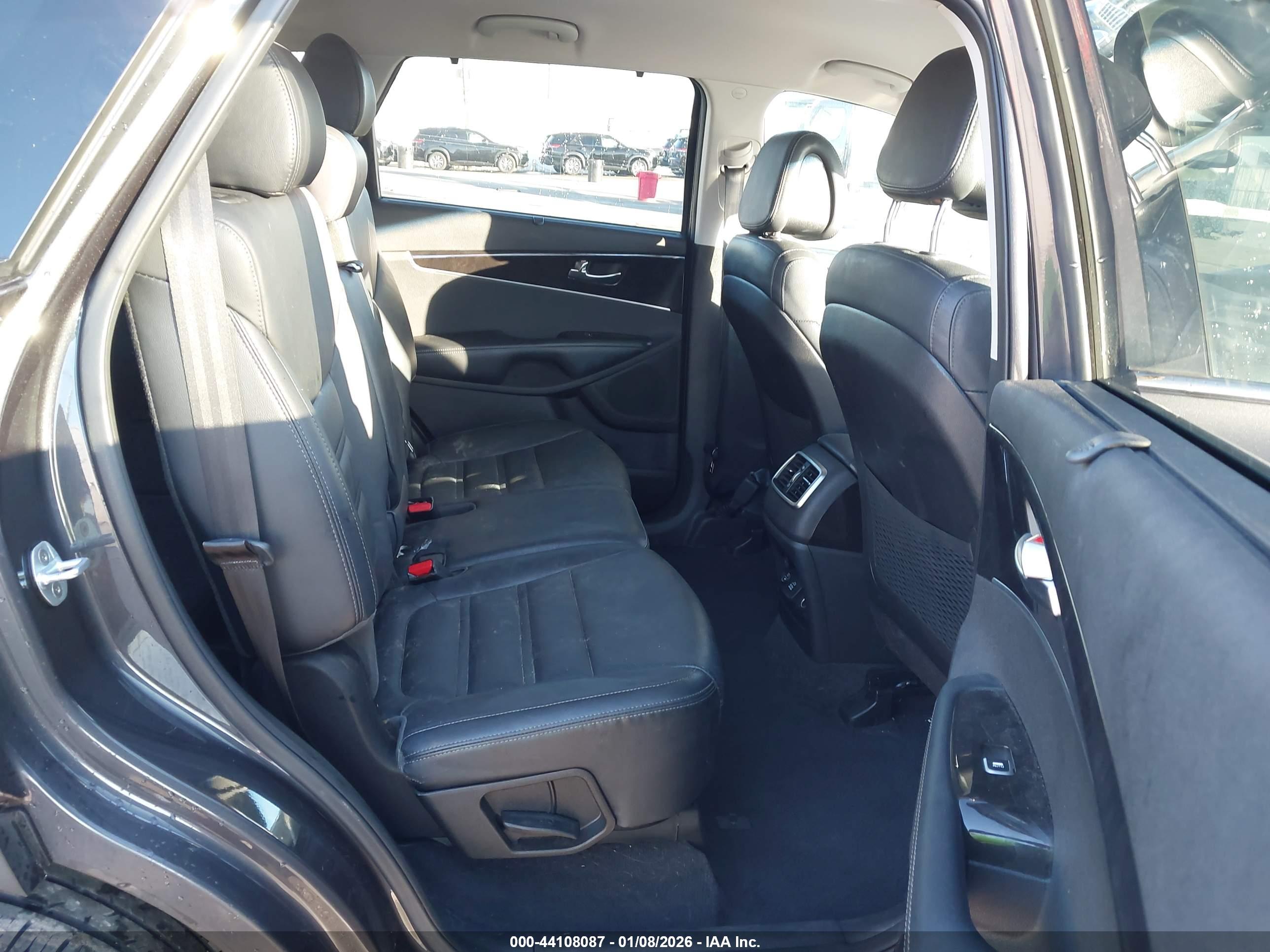 KIA SORENTO image 8