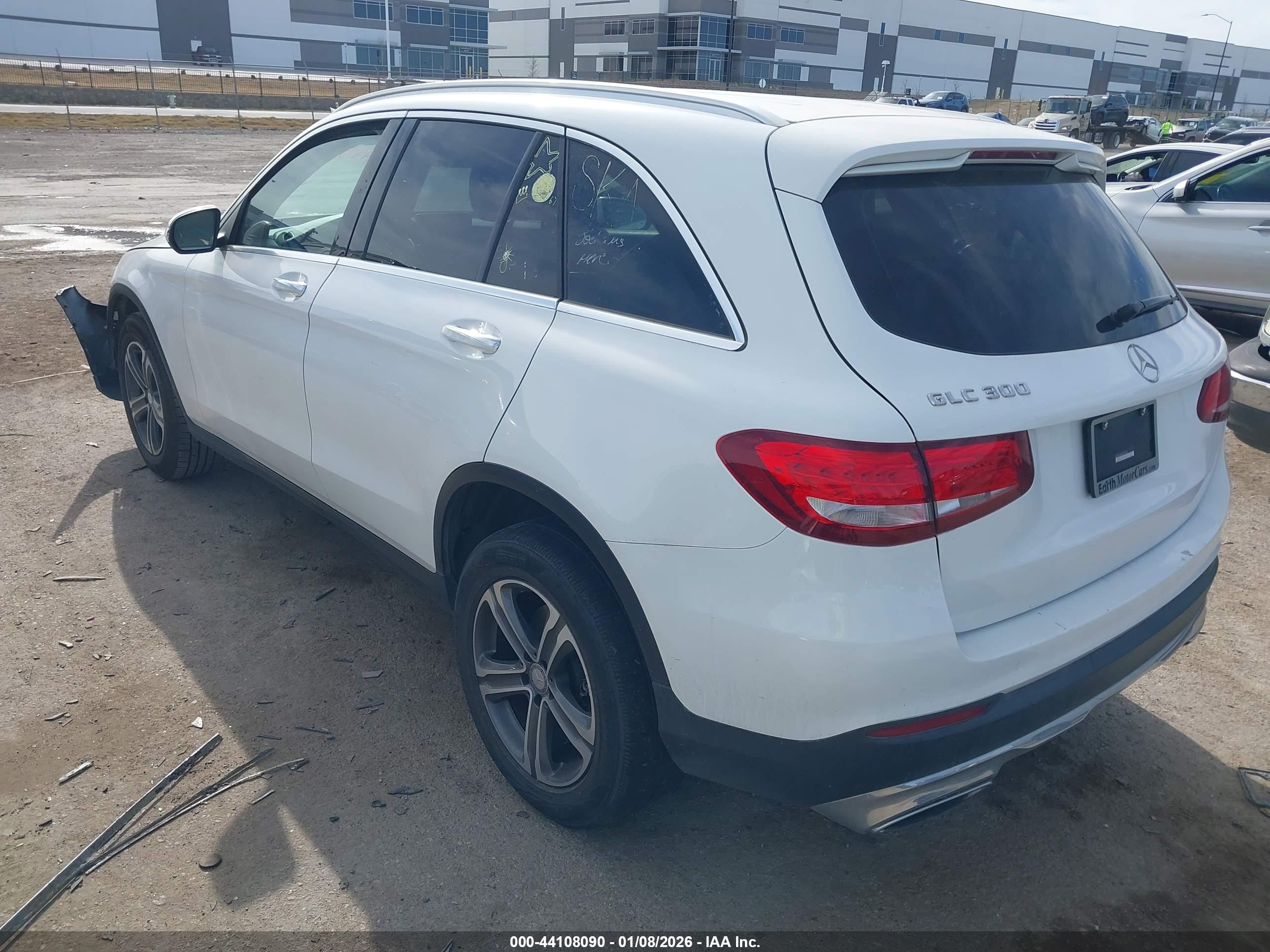 MERCEDES-BENZ GLC image 3