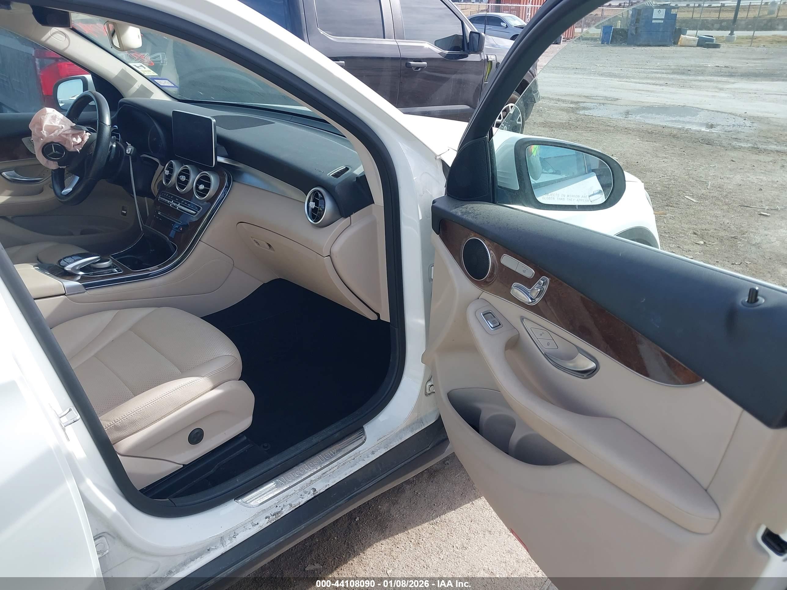 MERCEDES-BENZ GLC image 5