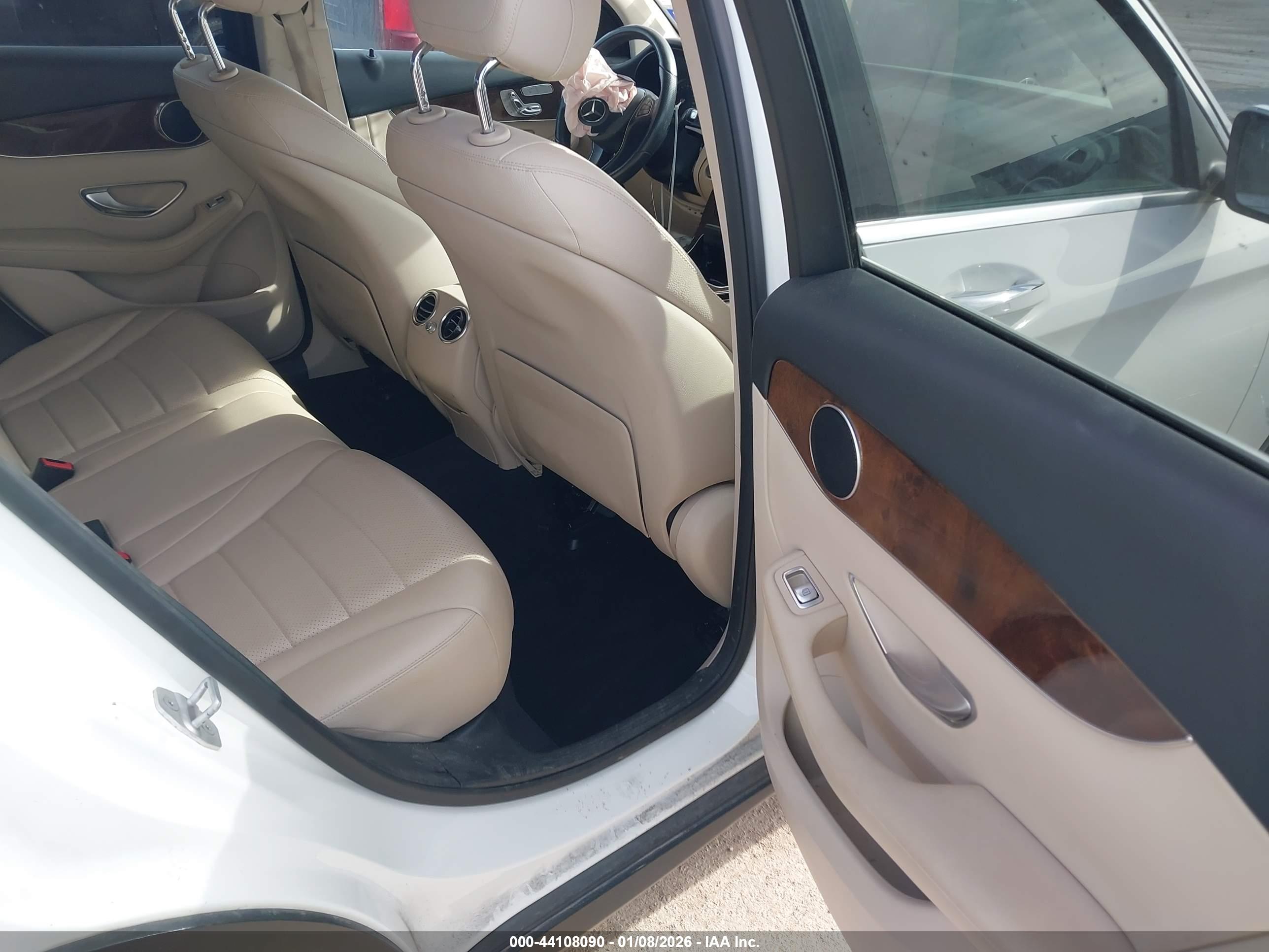 MERCEDES-BENZ GLC image 8