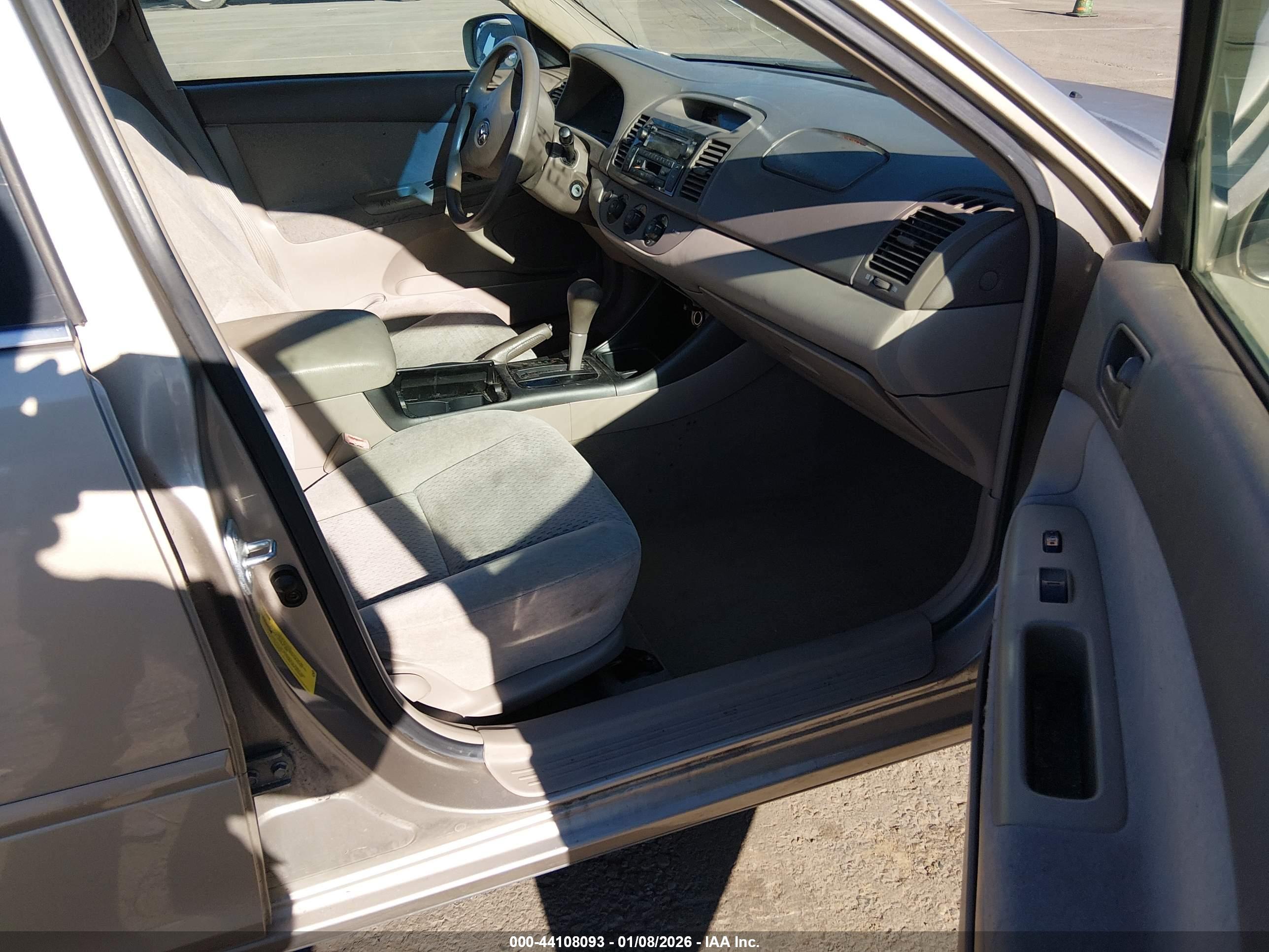 TOYOTA CAMRY image 5
