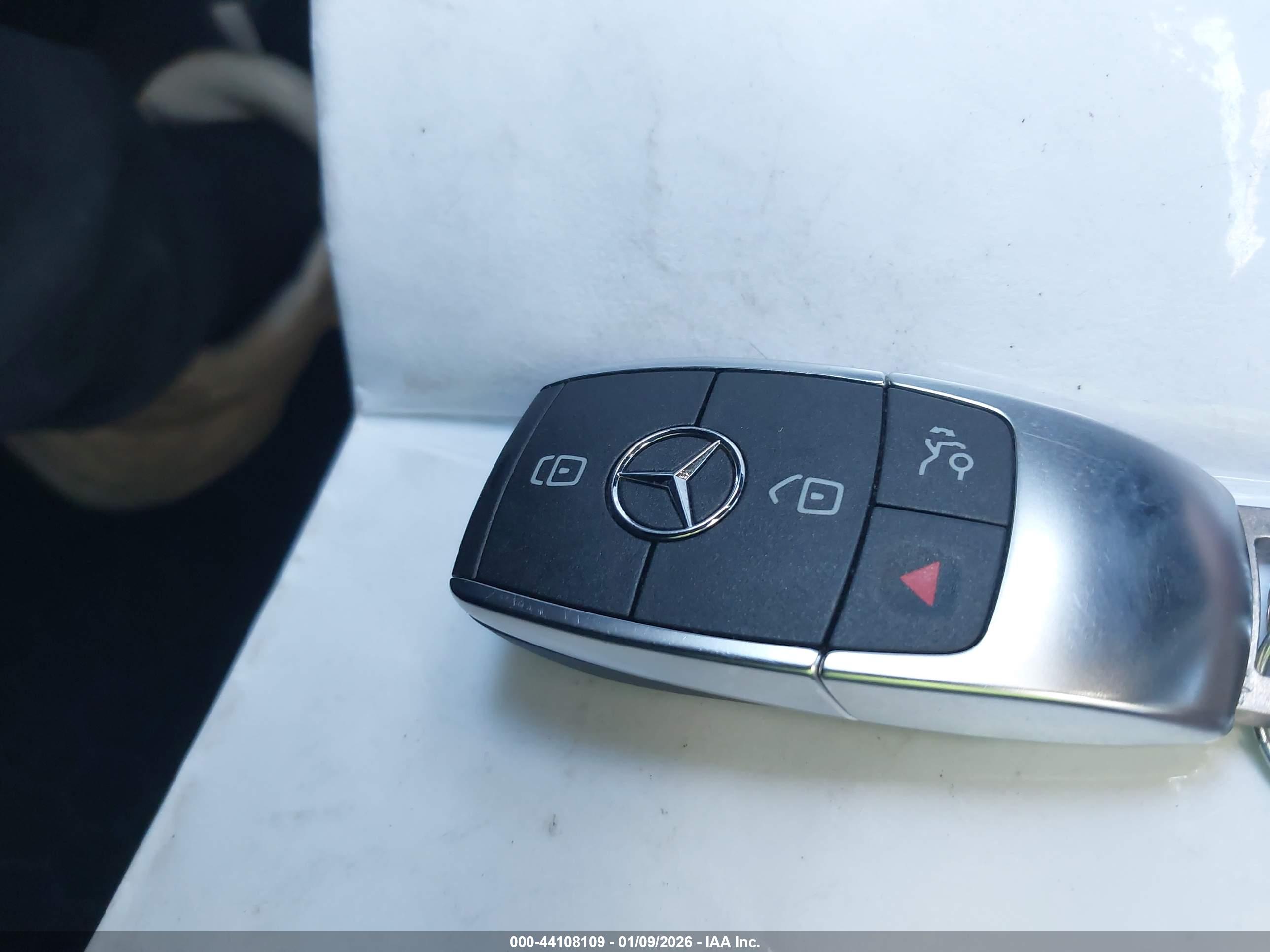 MERCEDES-BENZ GLS image 11