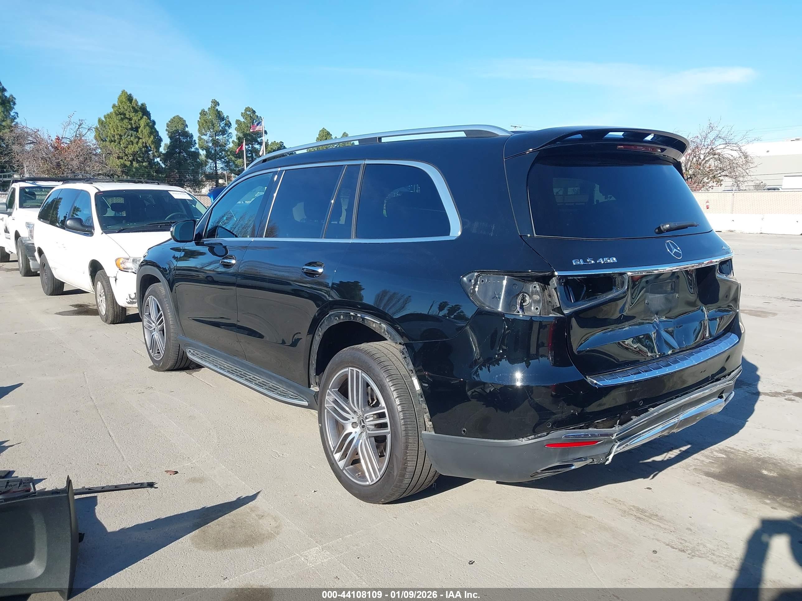 MERCEDES-BENZ GLS image 3