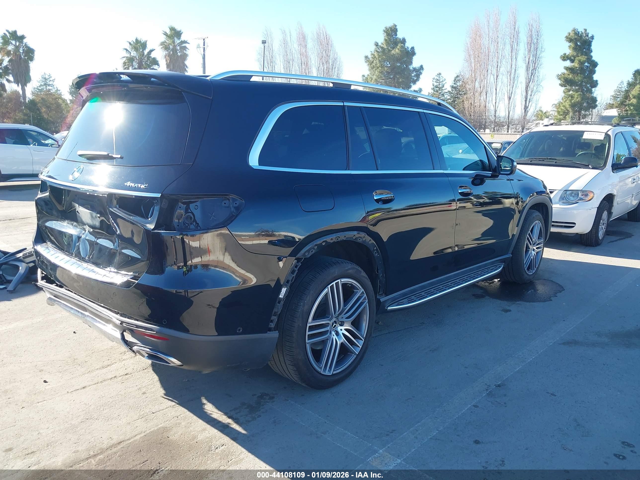 MERCEDES-BENZ GLS image 4