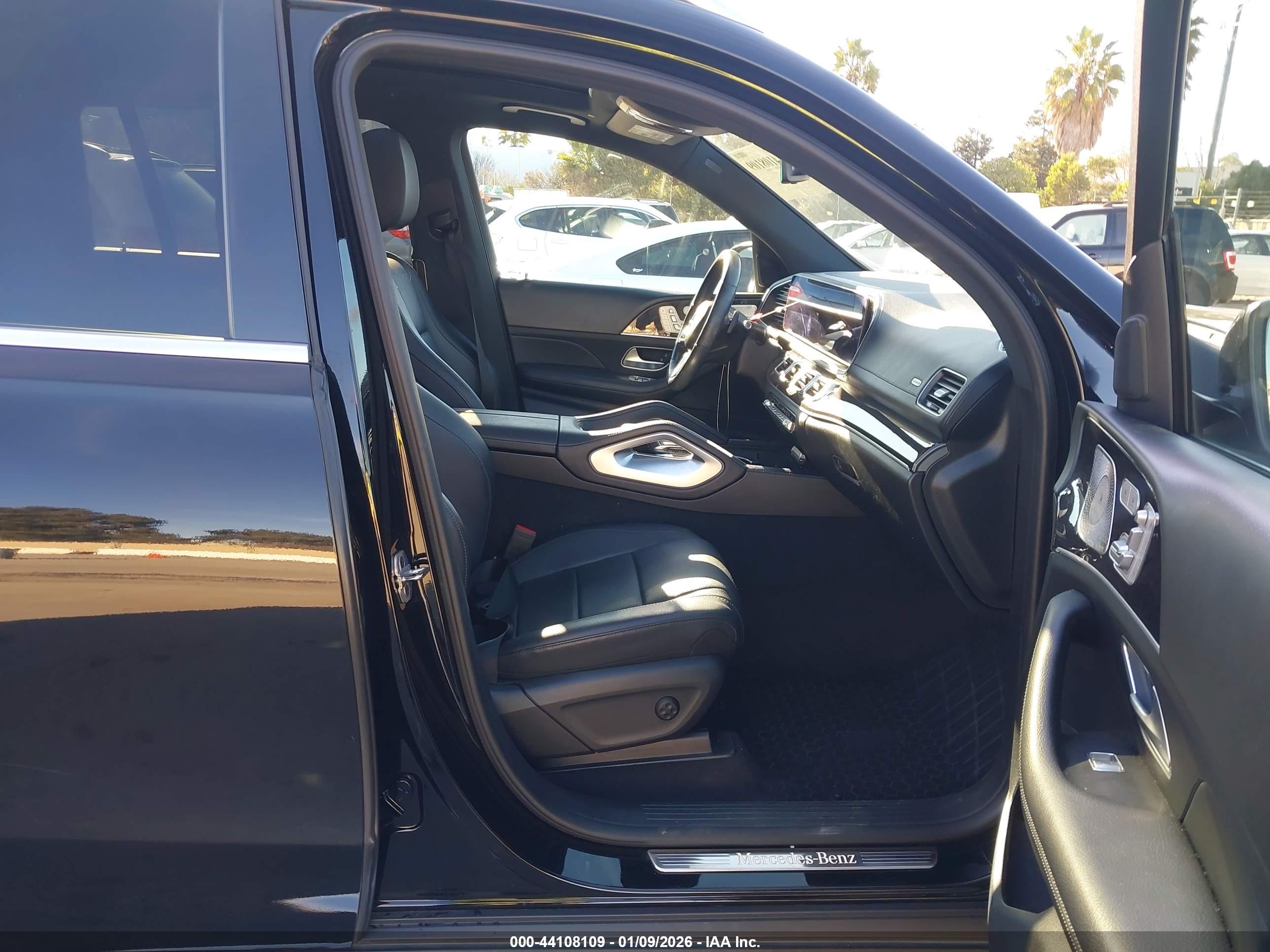 MERCEDES-BENZ GLS image 5