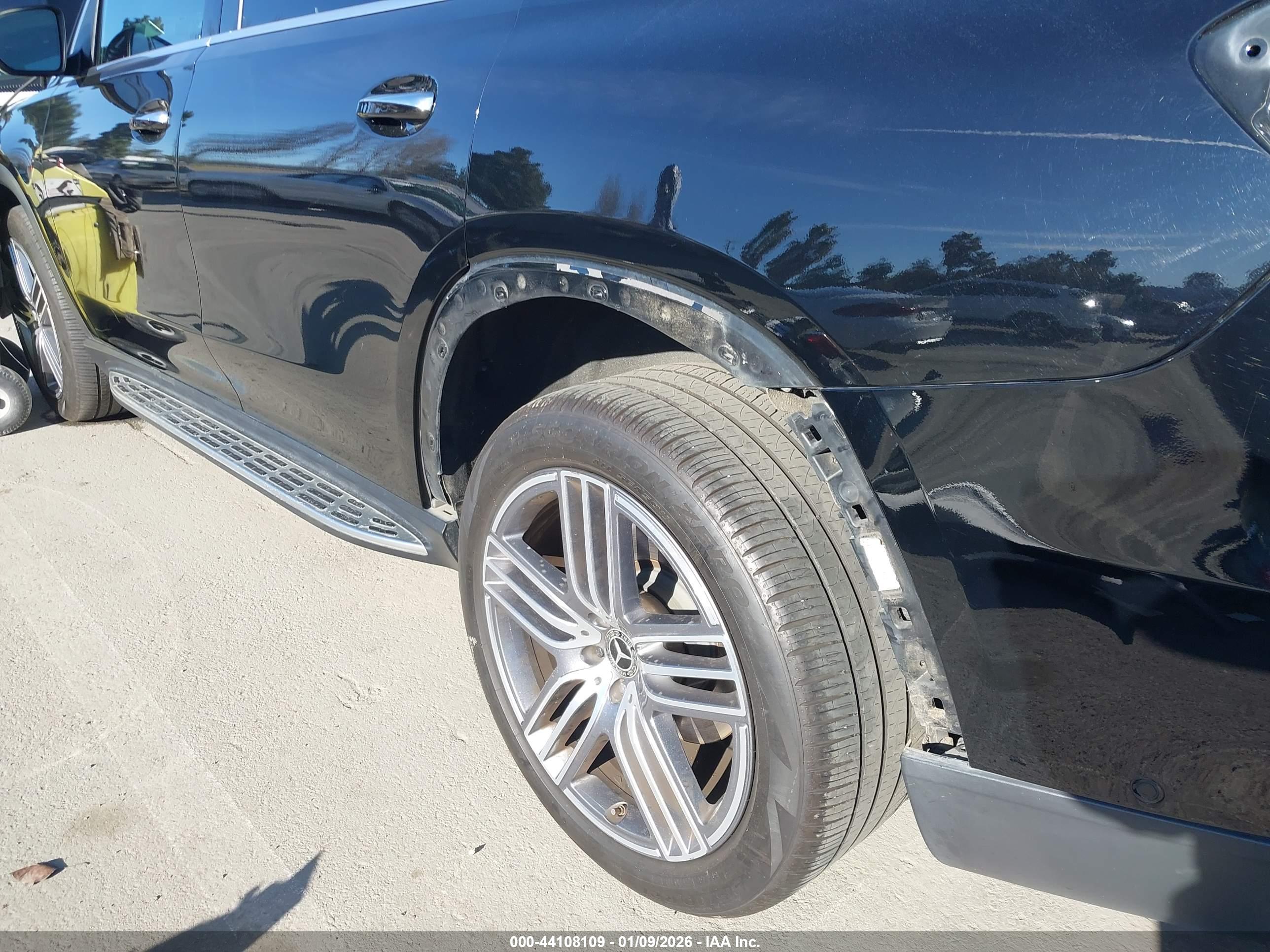 MERCEDES-BENZ GLS image 6