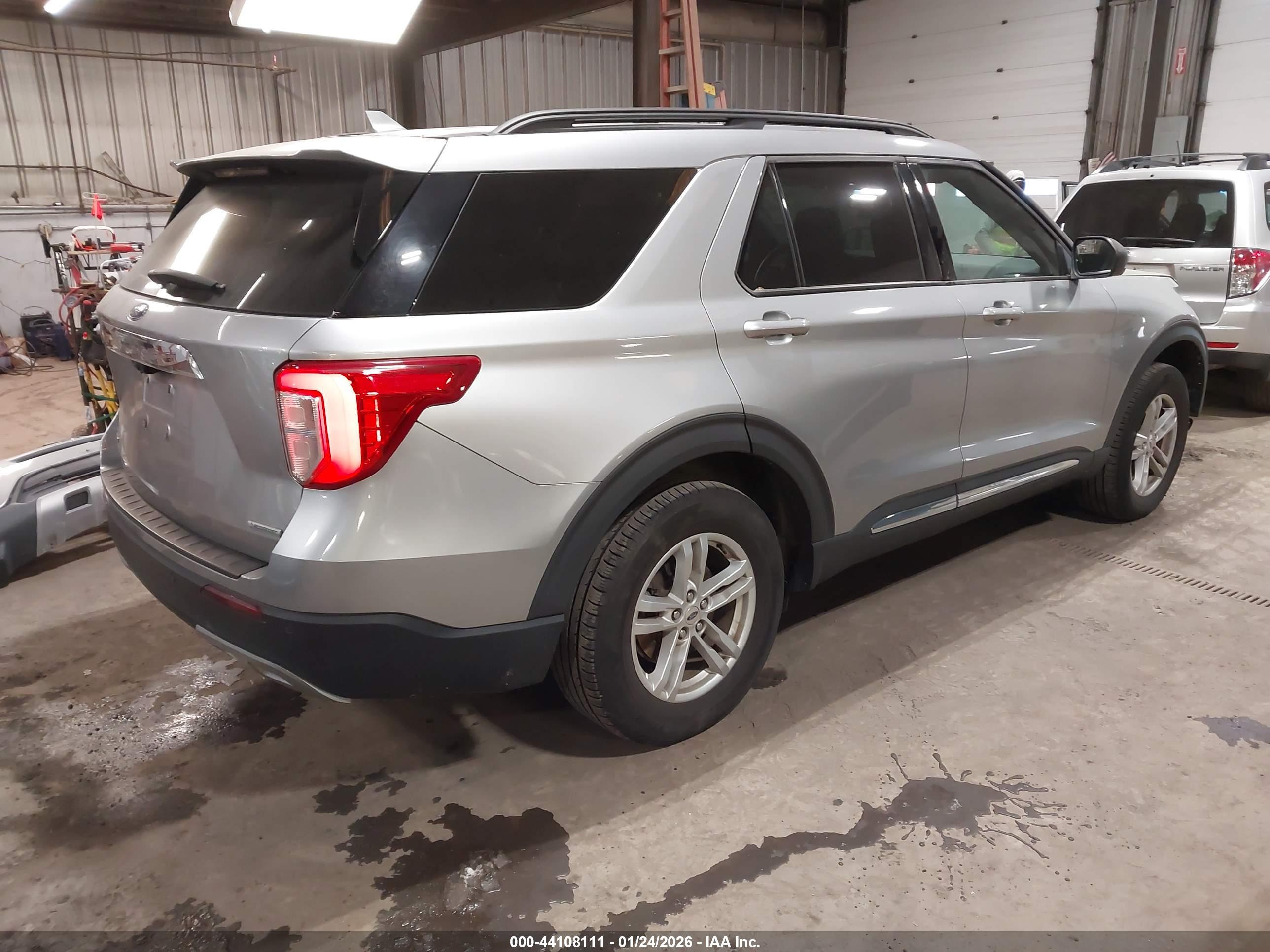 FORD EXPLORER image 4