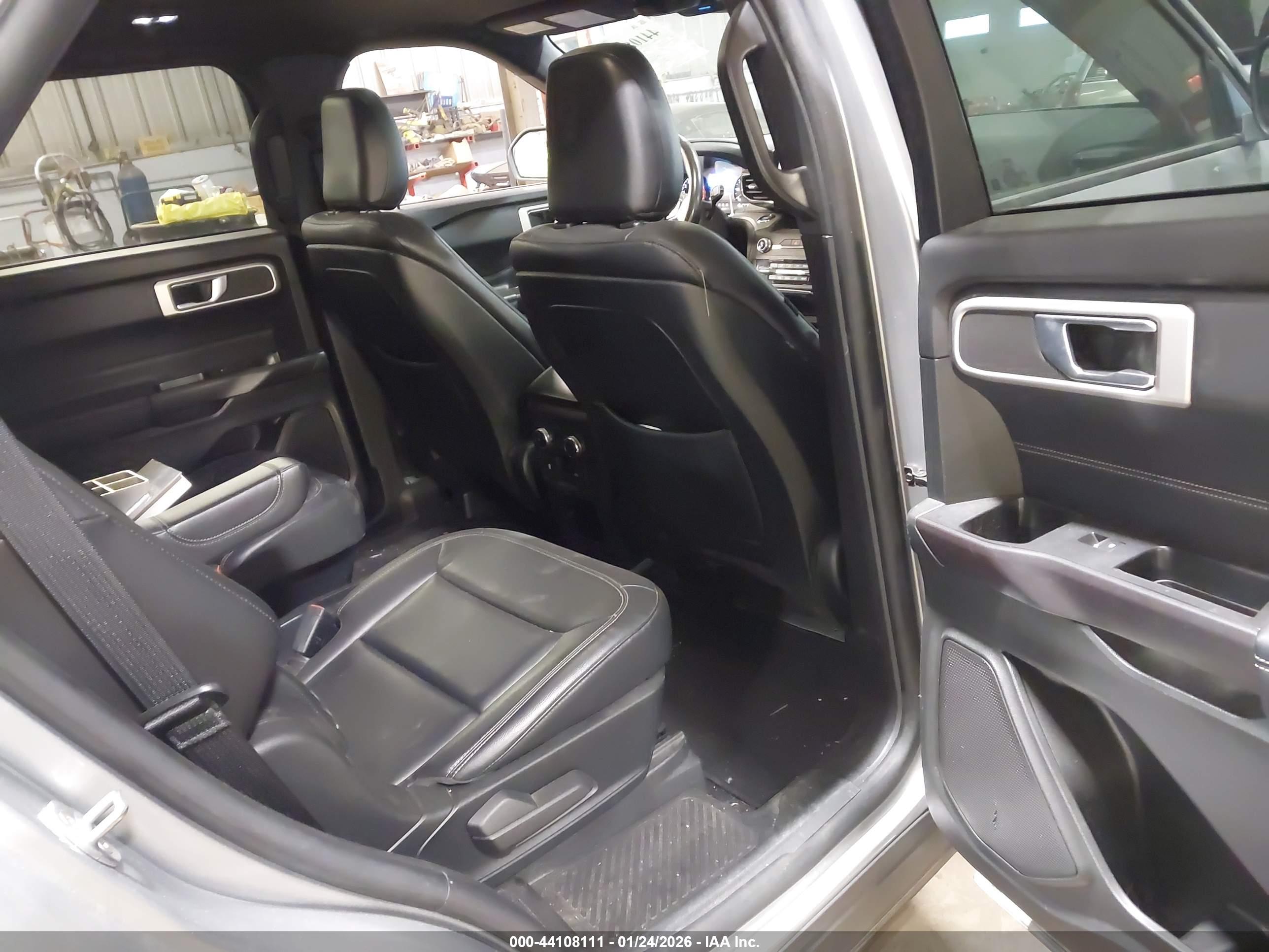 FORD EXPLORER image 8