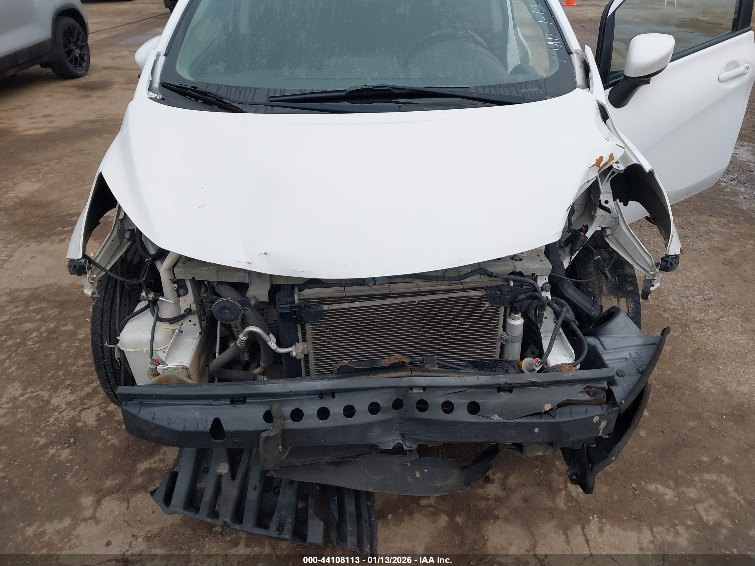 NISSAN VERSA image 6