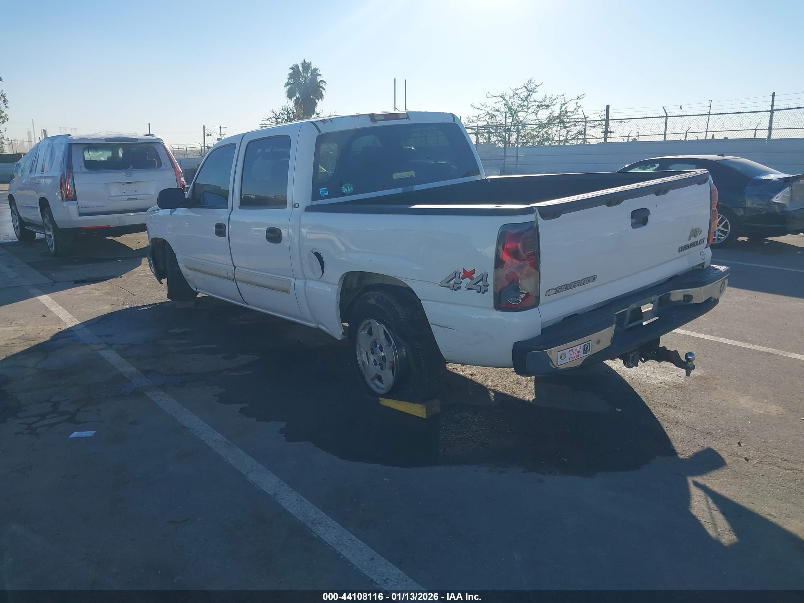 CHEVROLET SILVERADO image 3