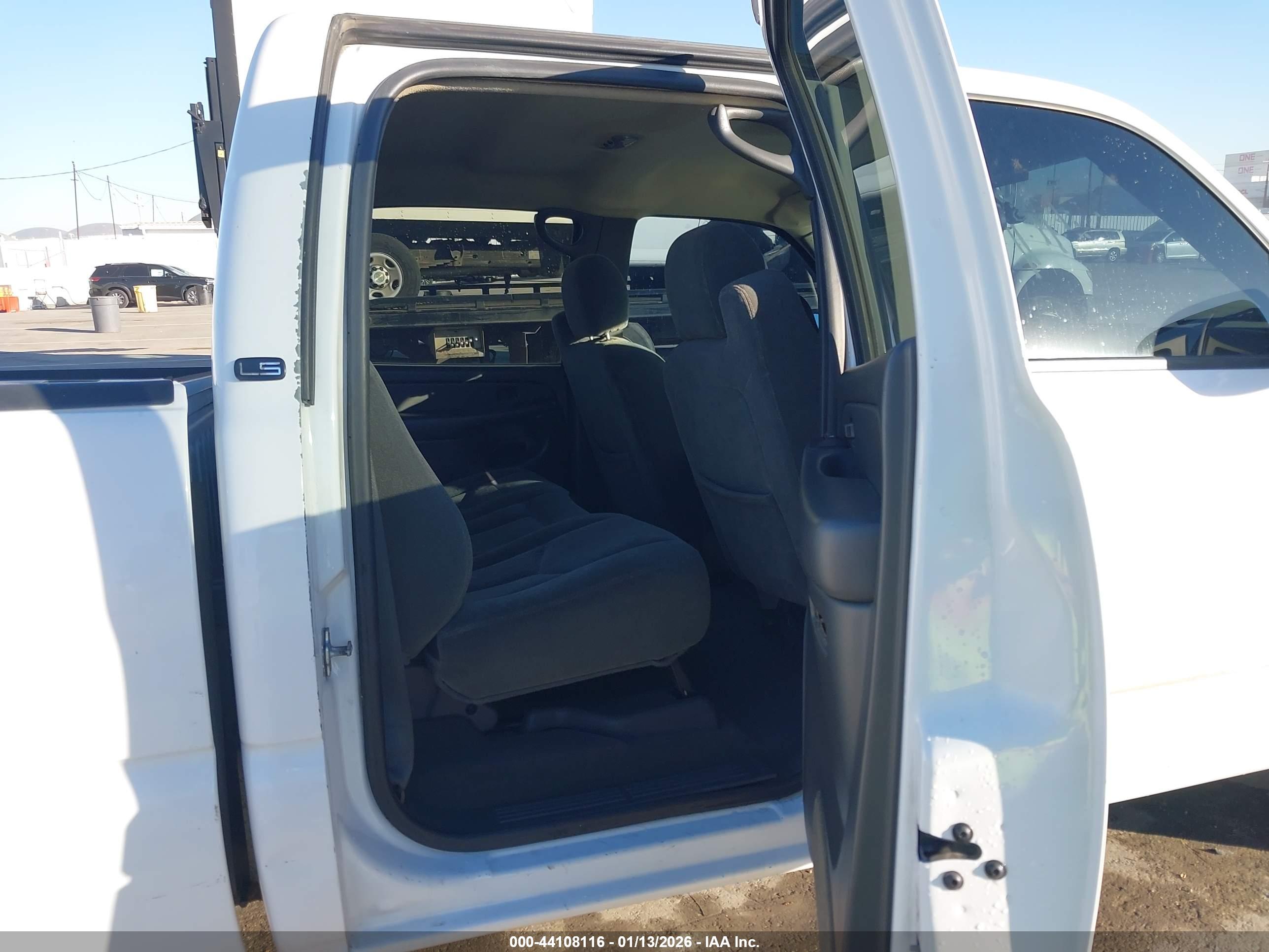 CHEVROLET SILVERADO image 8