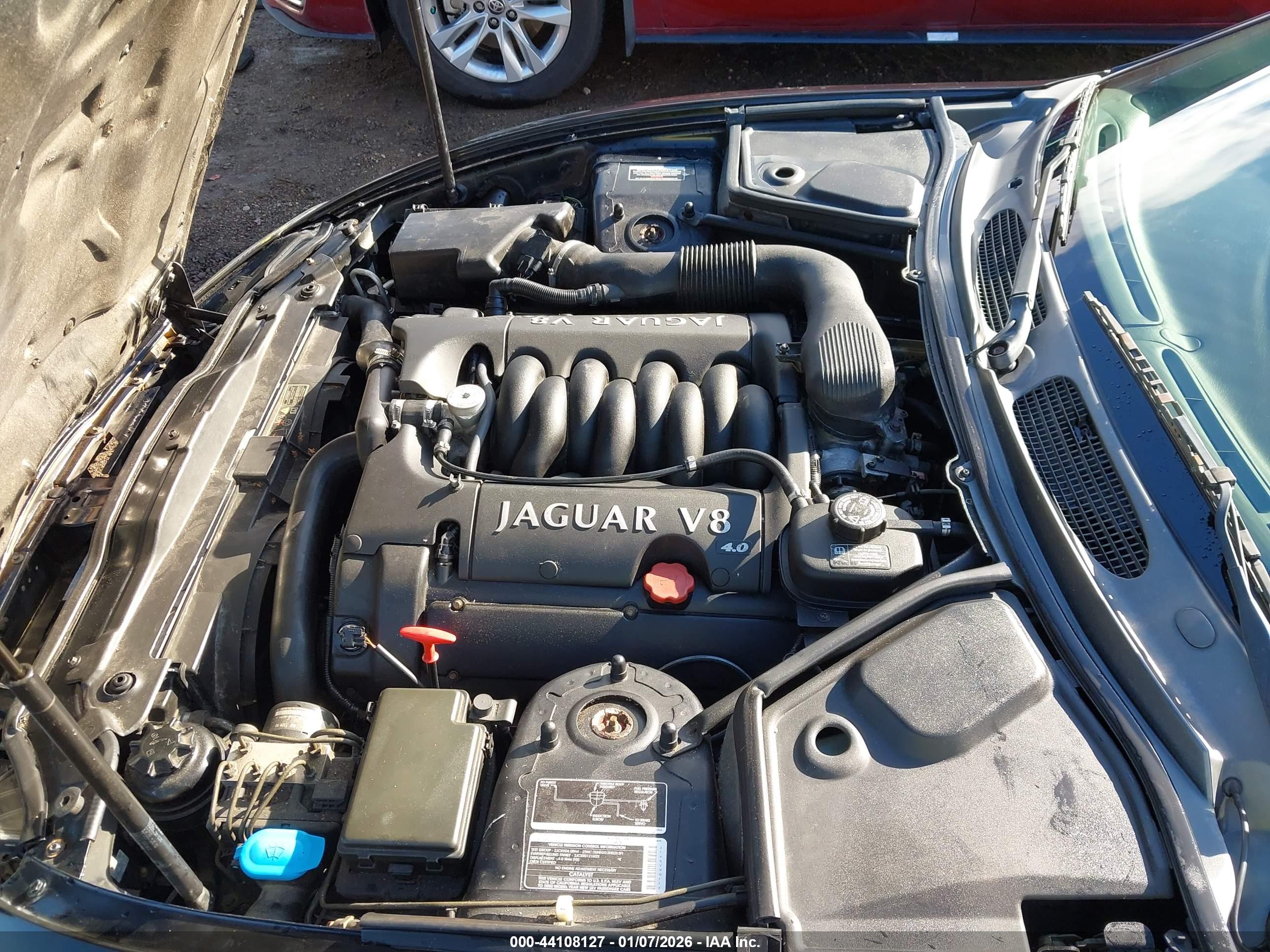 JAGUAR XK8 image 10