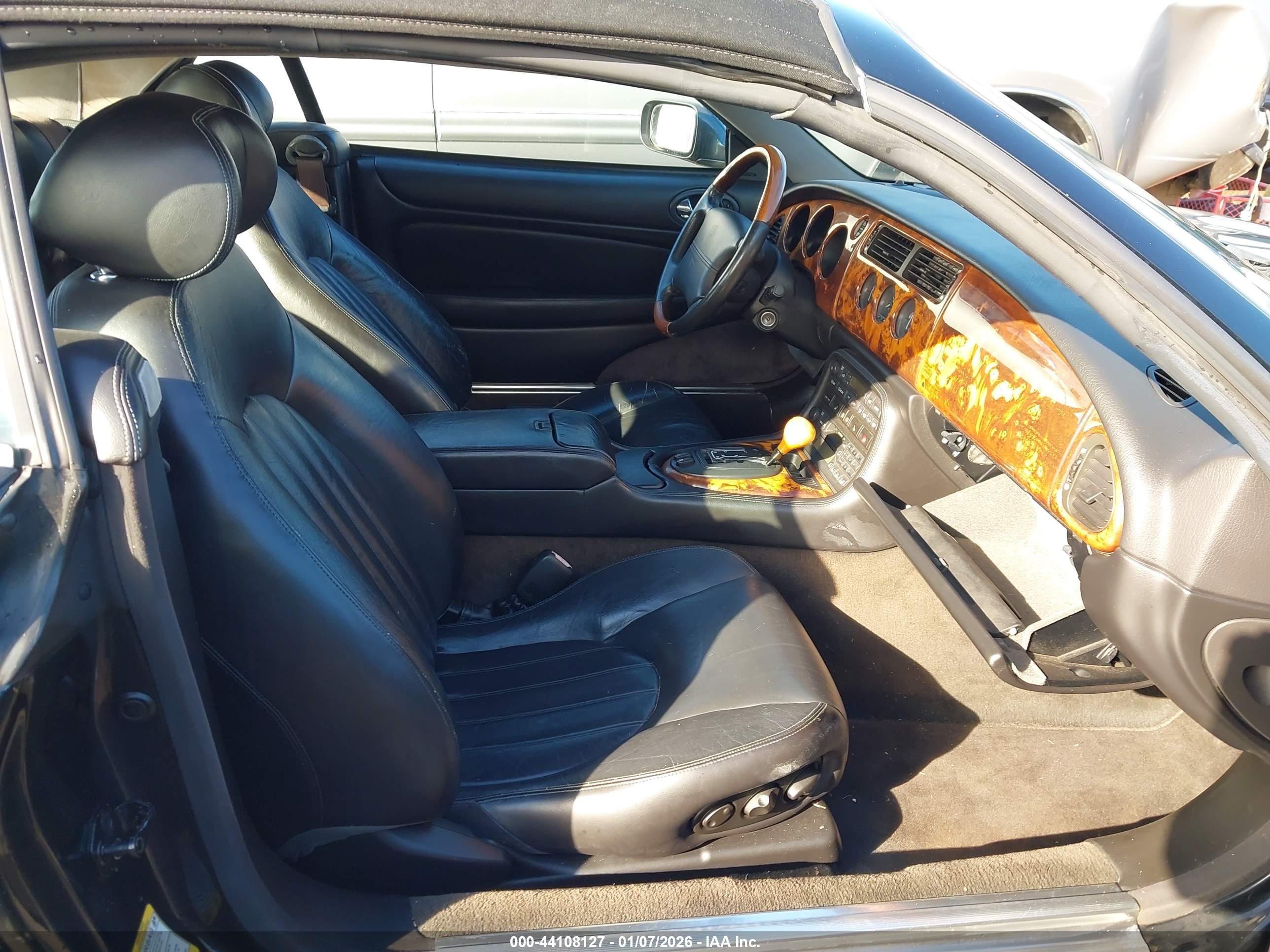 JAGUAR XK8 image 5