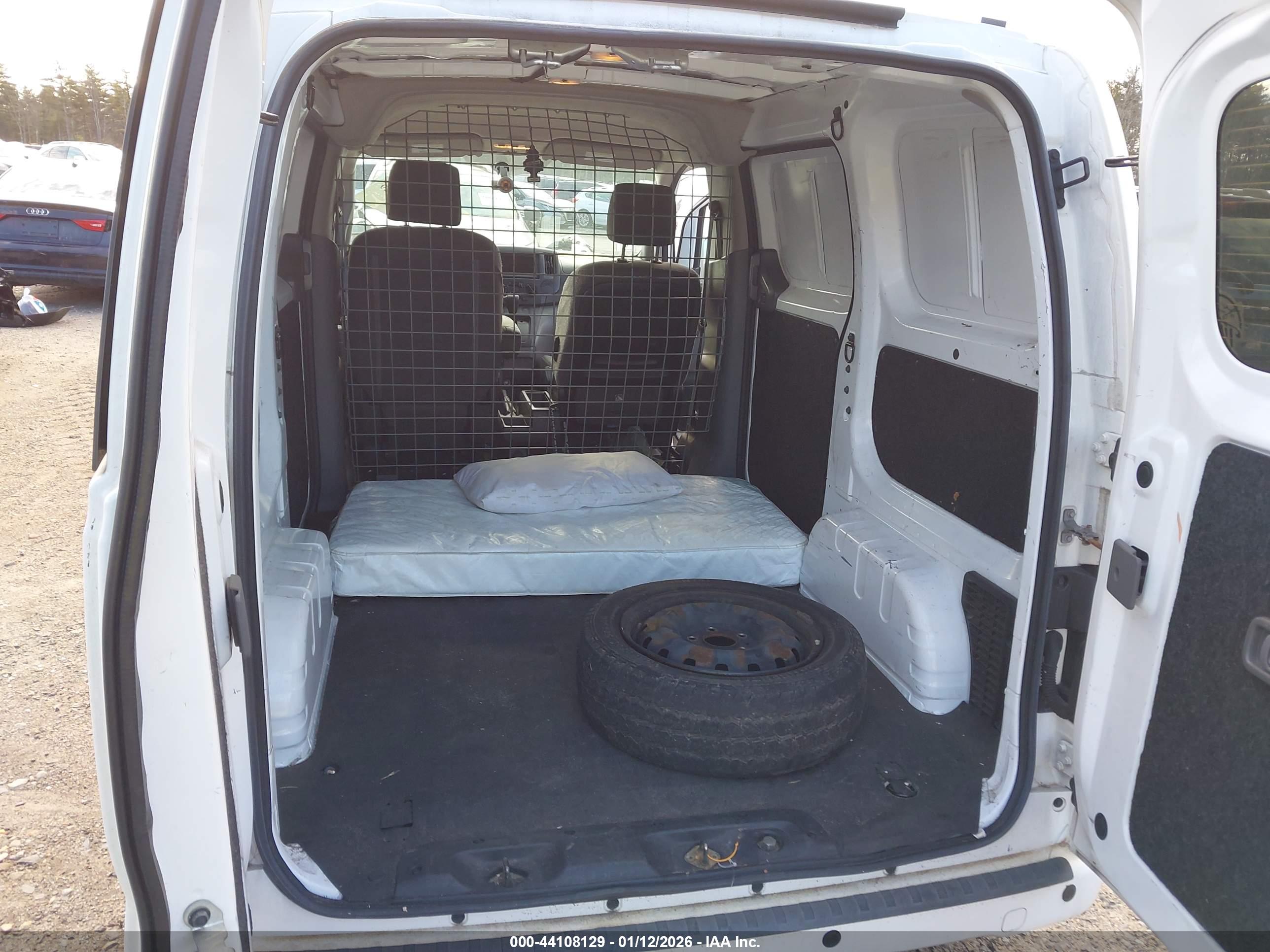 NISSAN NV200 image 7