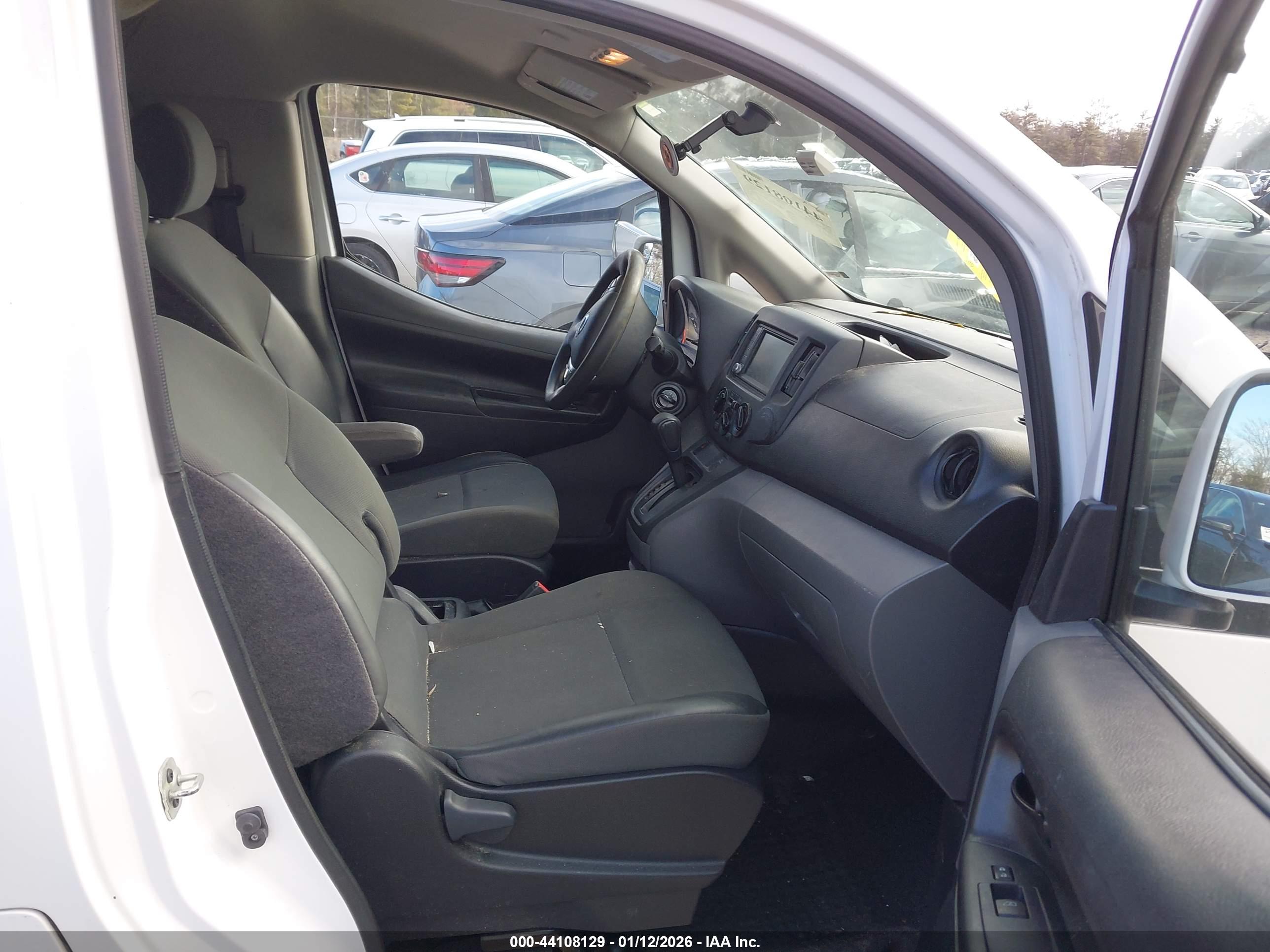 NISSAN NV200 image 8