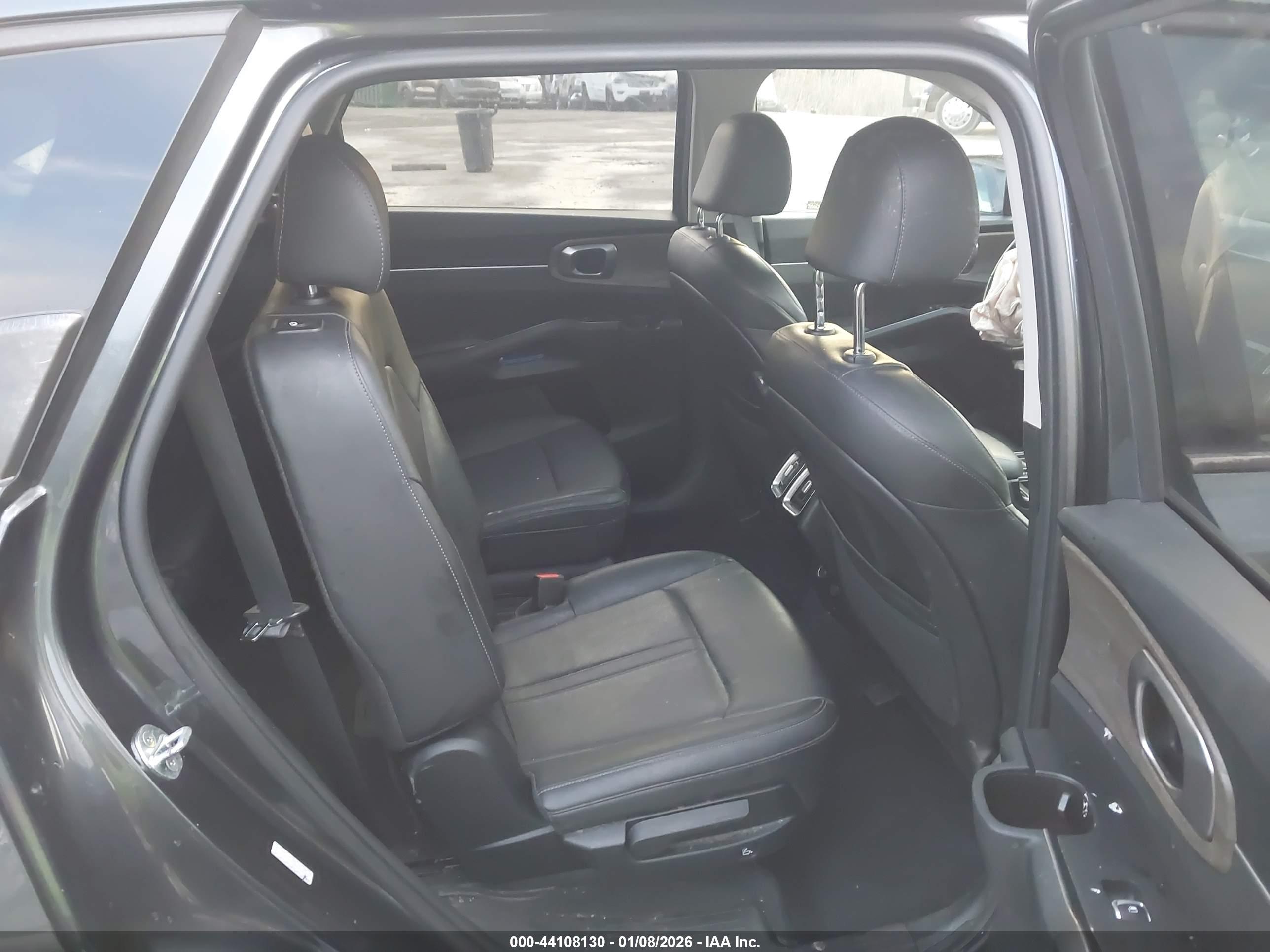 KIA SORENTO image 8