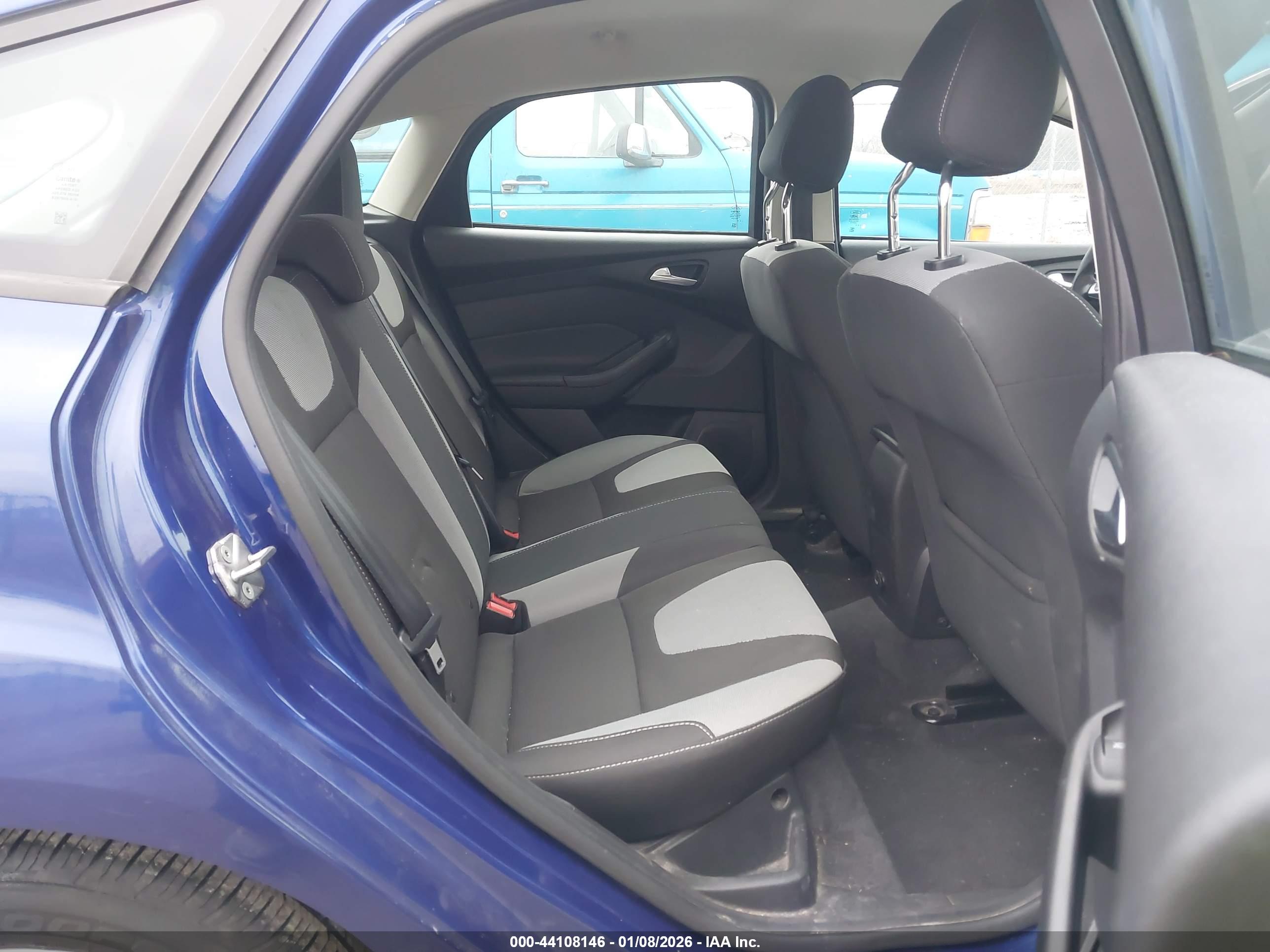 FORD FOCUS image 8