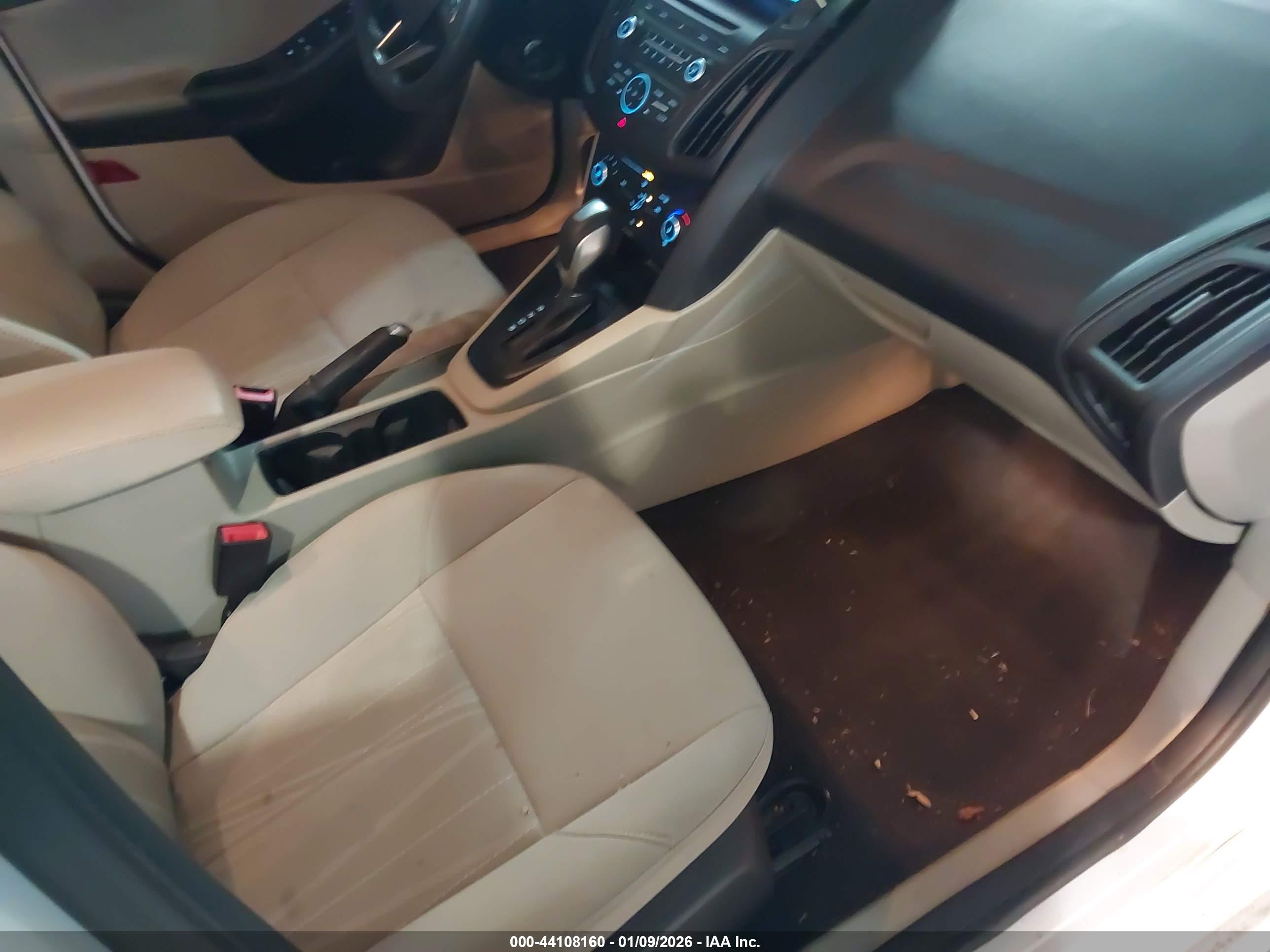 FORD FOCUS image 5