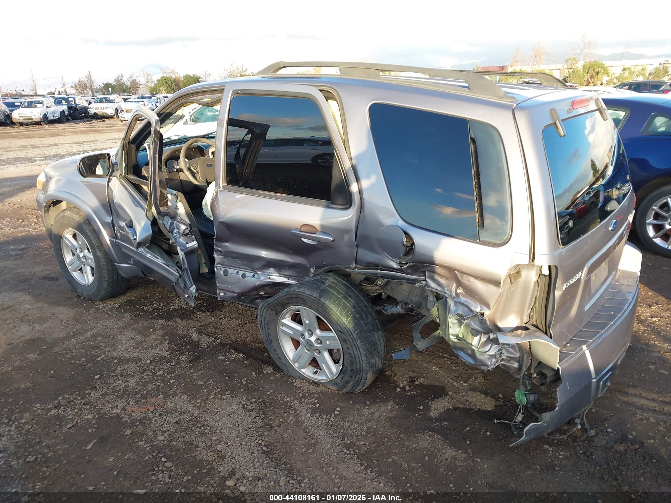 FORD ESCAPE image 3