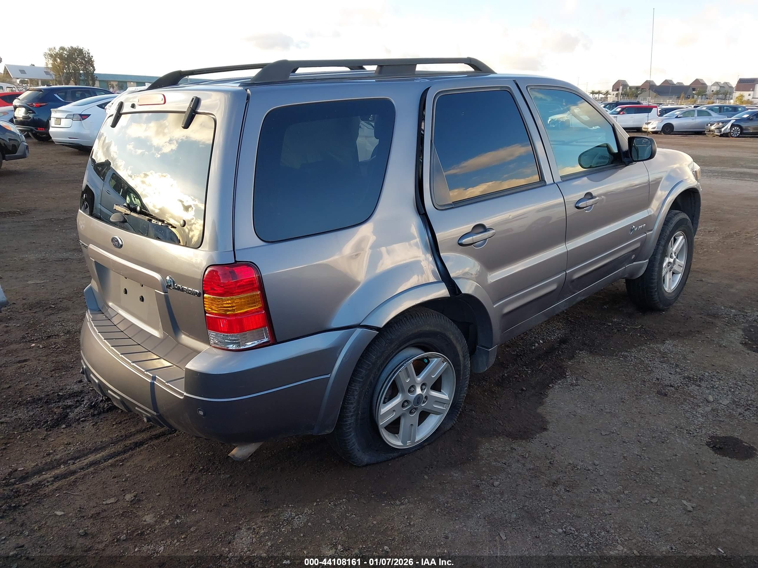 FORD ESCAPE image 4