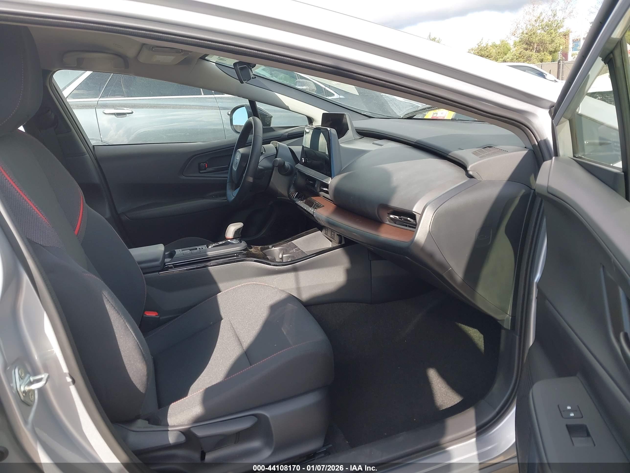 TOYOTA PRIUS image 5