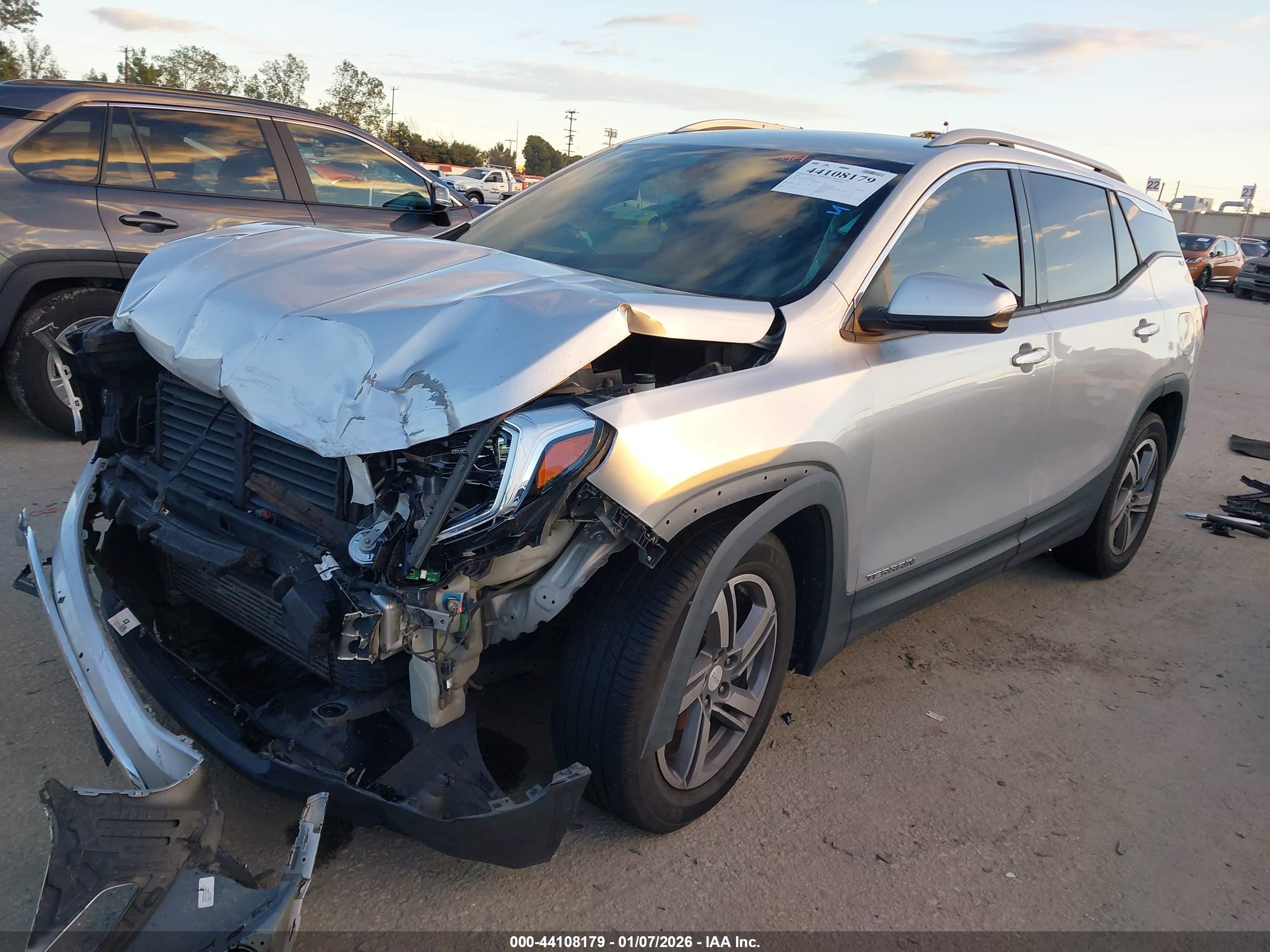 GMC TERRAIN image 2