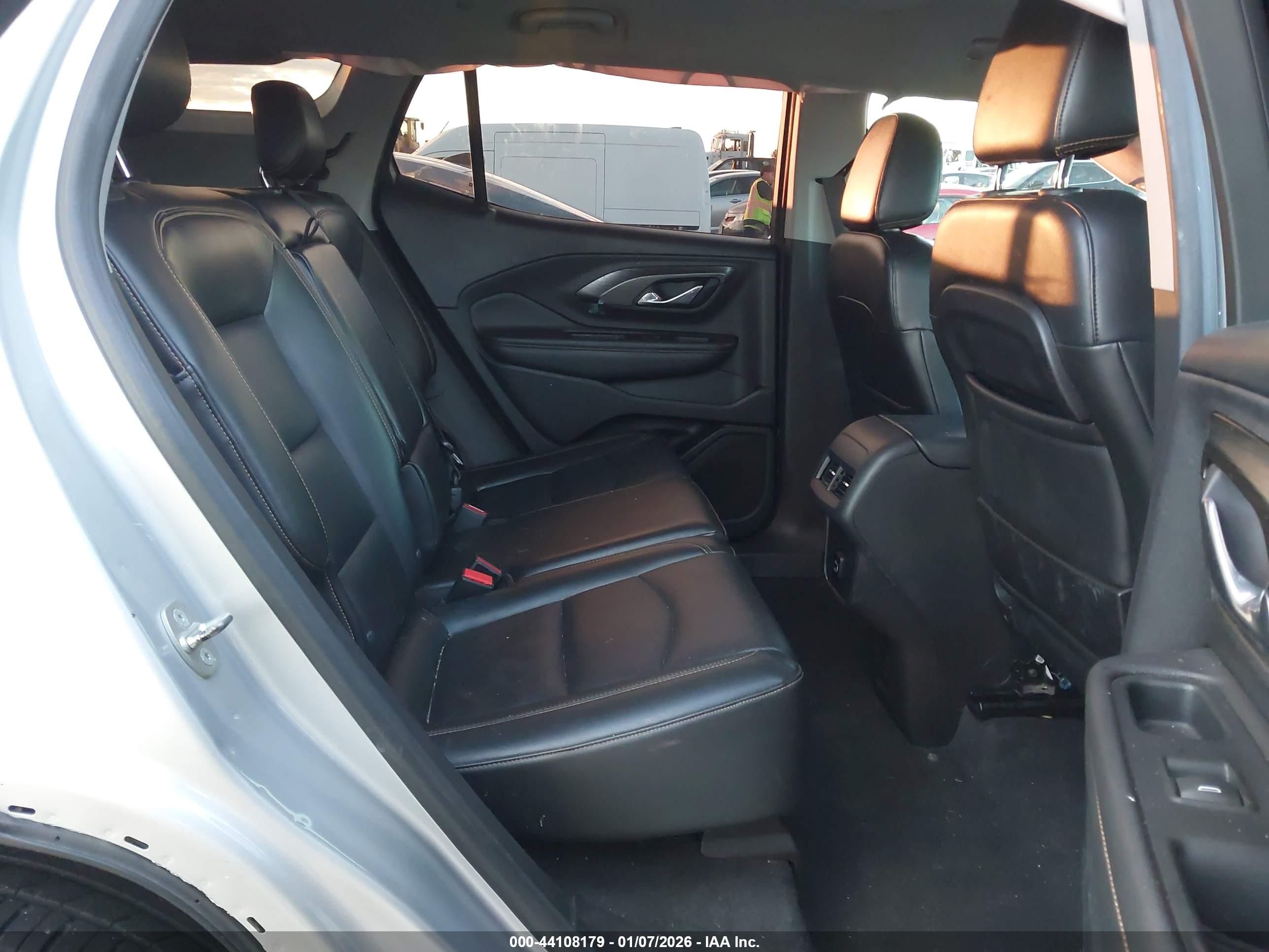 GMC TERRAIN image 8