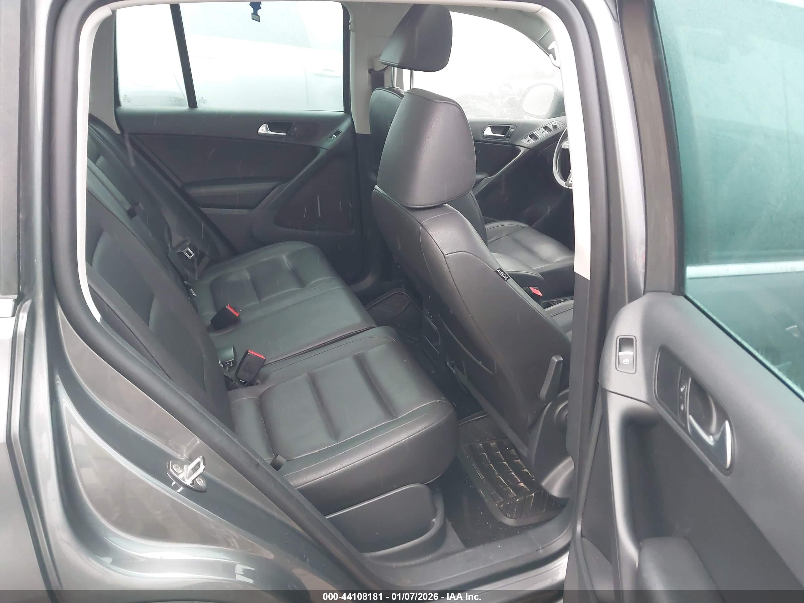 VOLKSWAGEN TIGUAN image 8