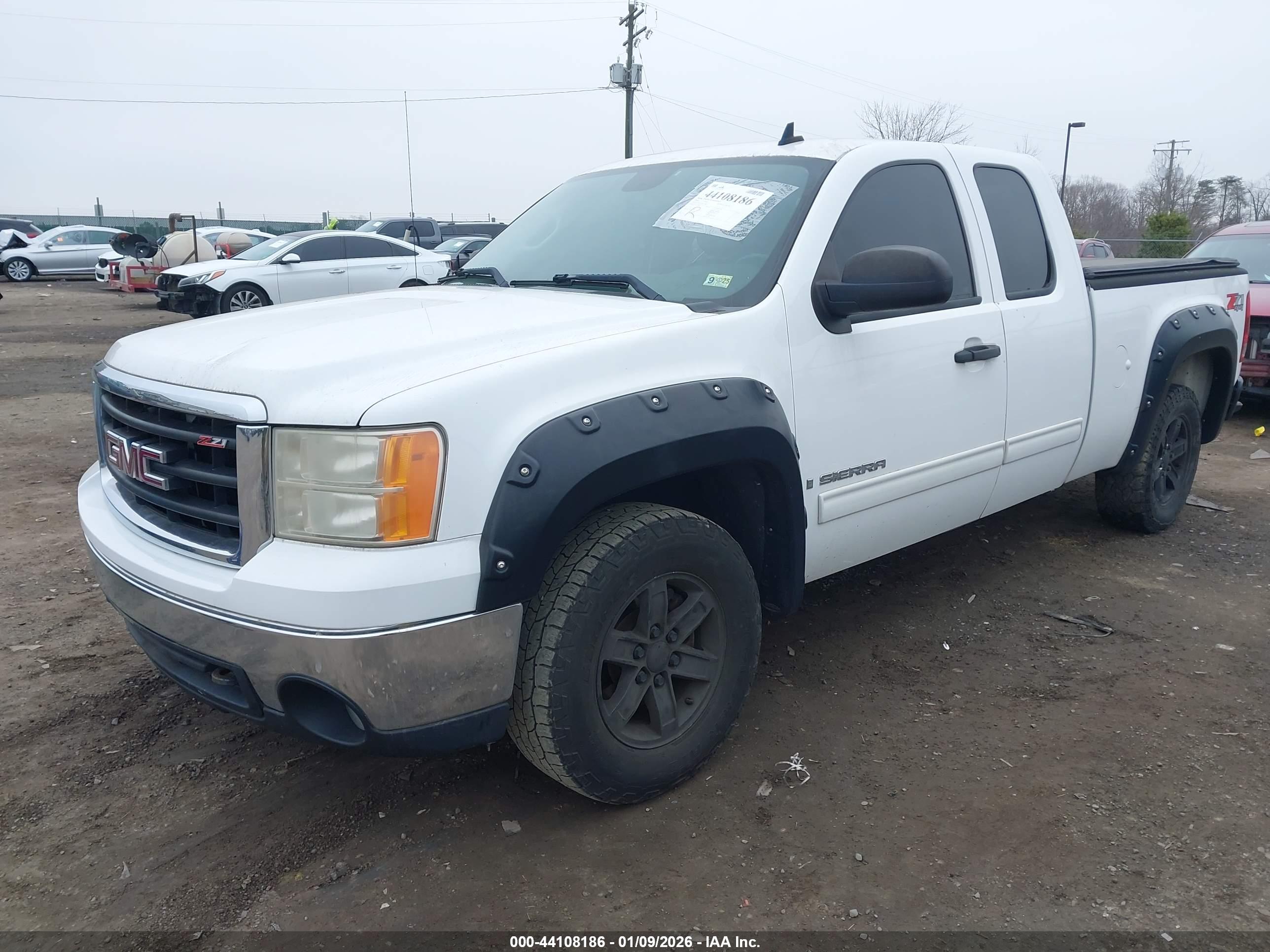 GMC SIERRA image 2