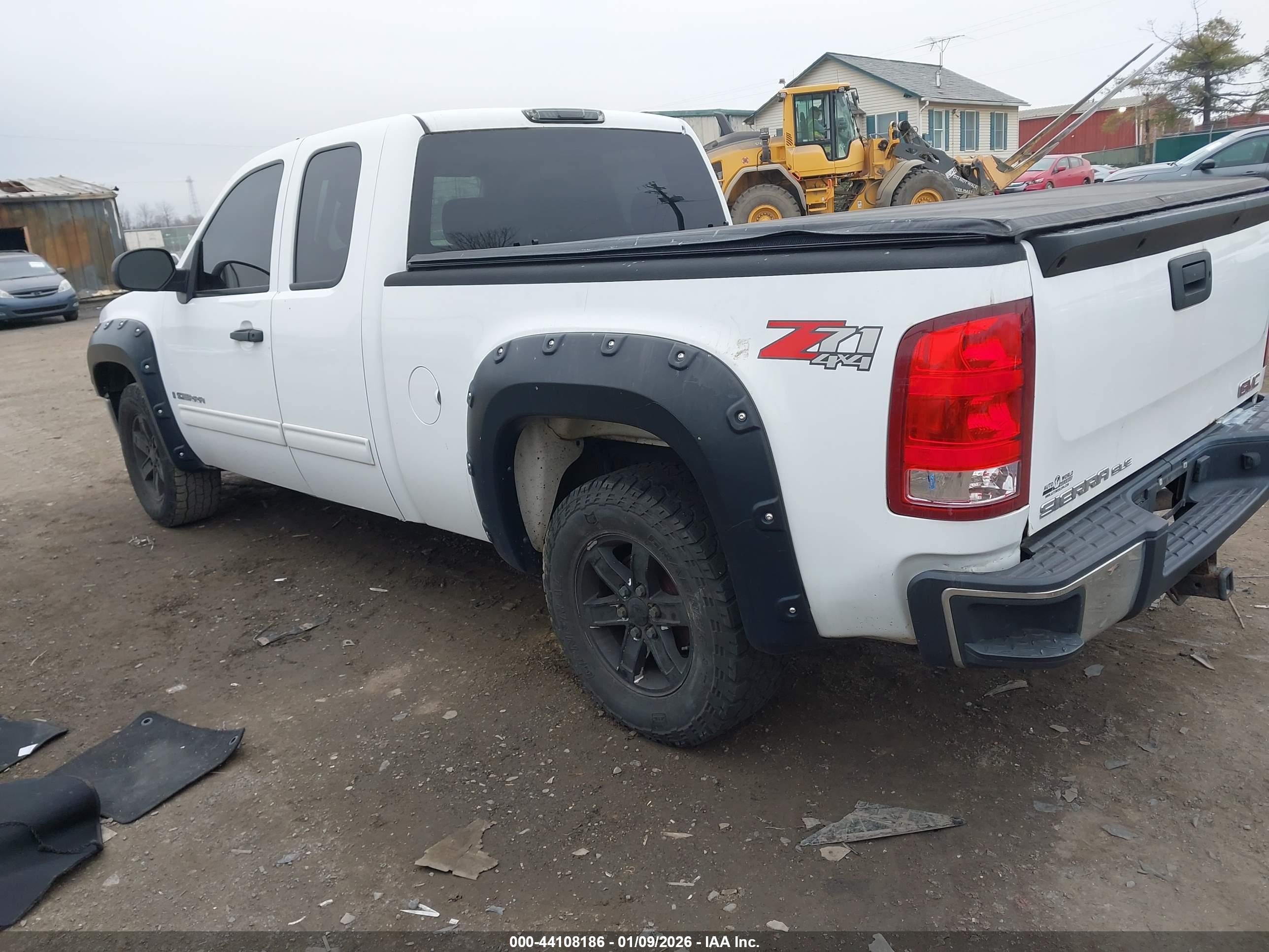 GMC SIERRA image 3