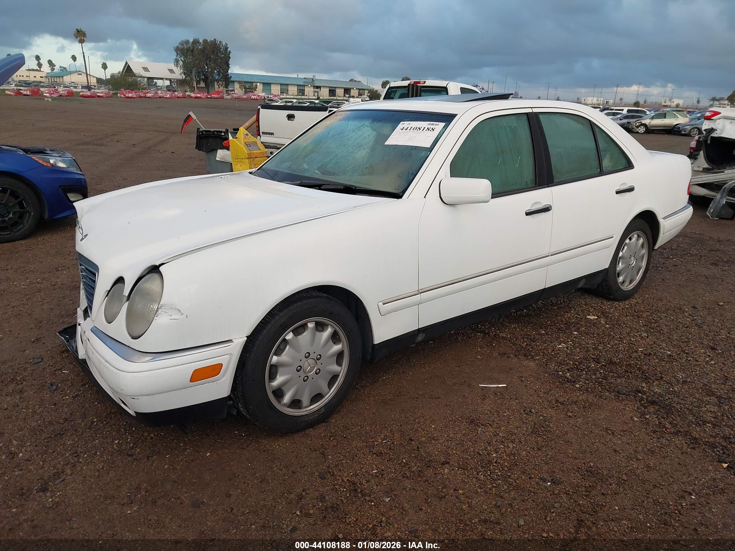 MERCEDES-BENZ E image 2