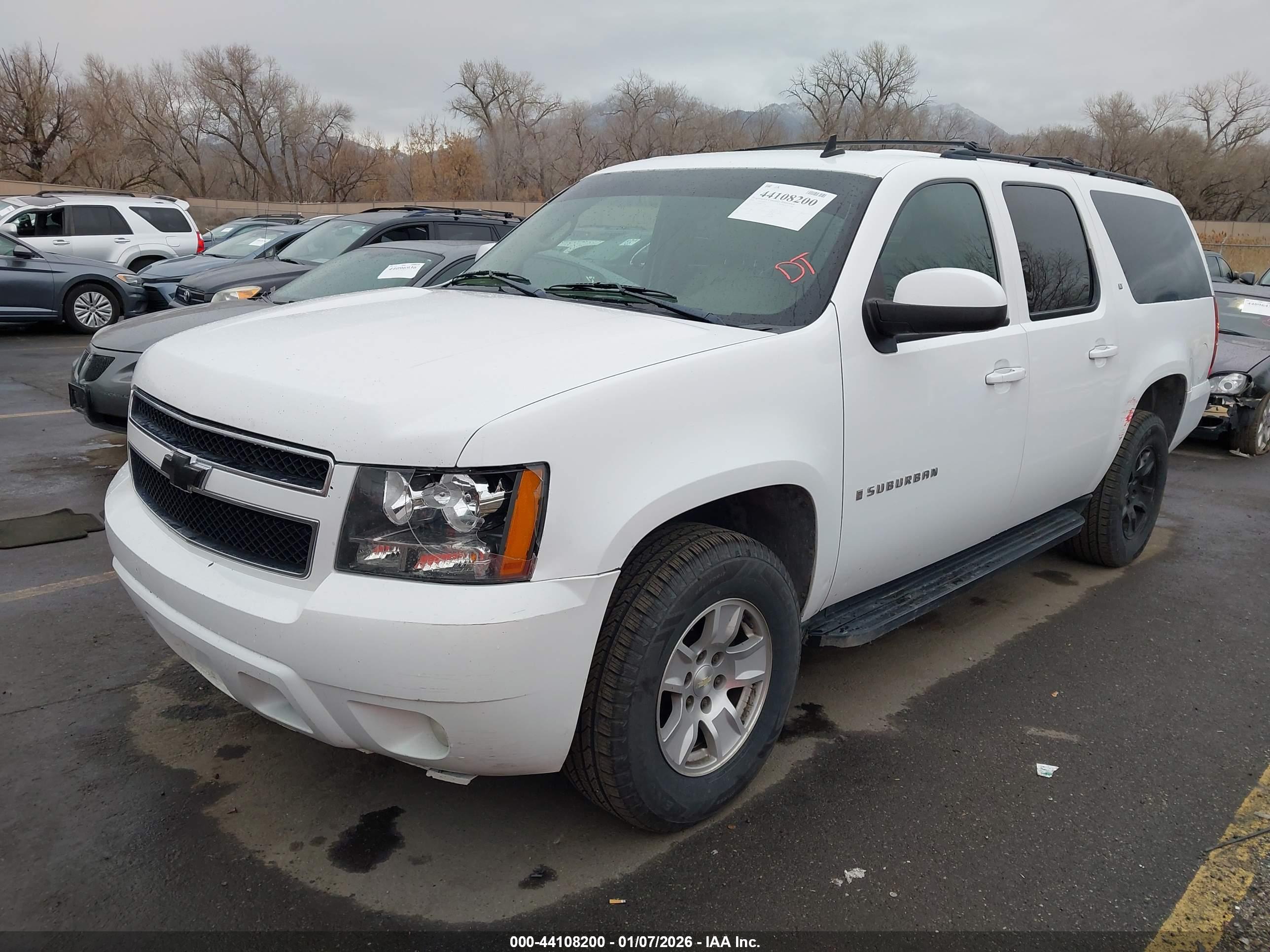 CHEVROLET SUBURBAN image 2