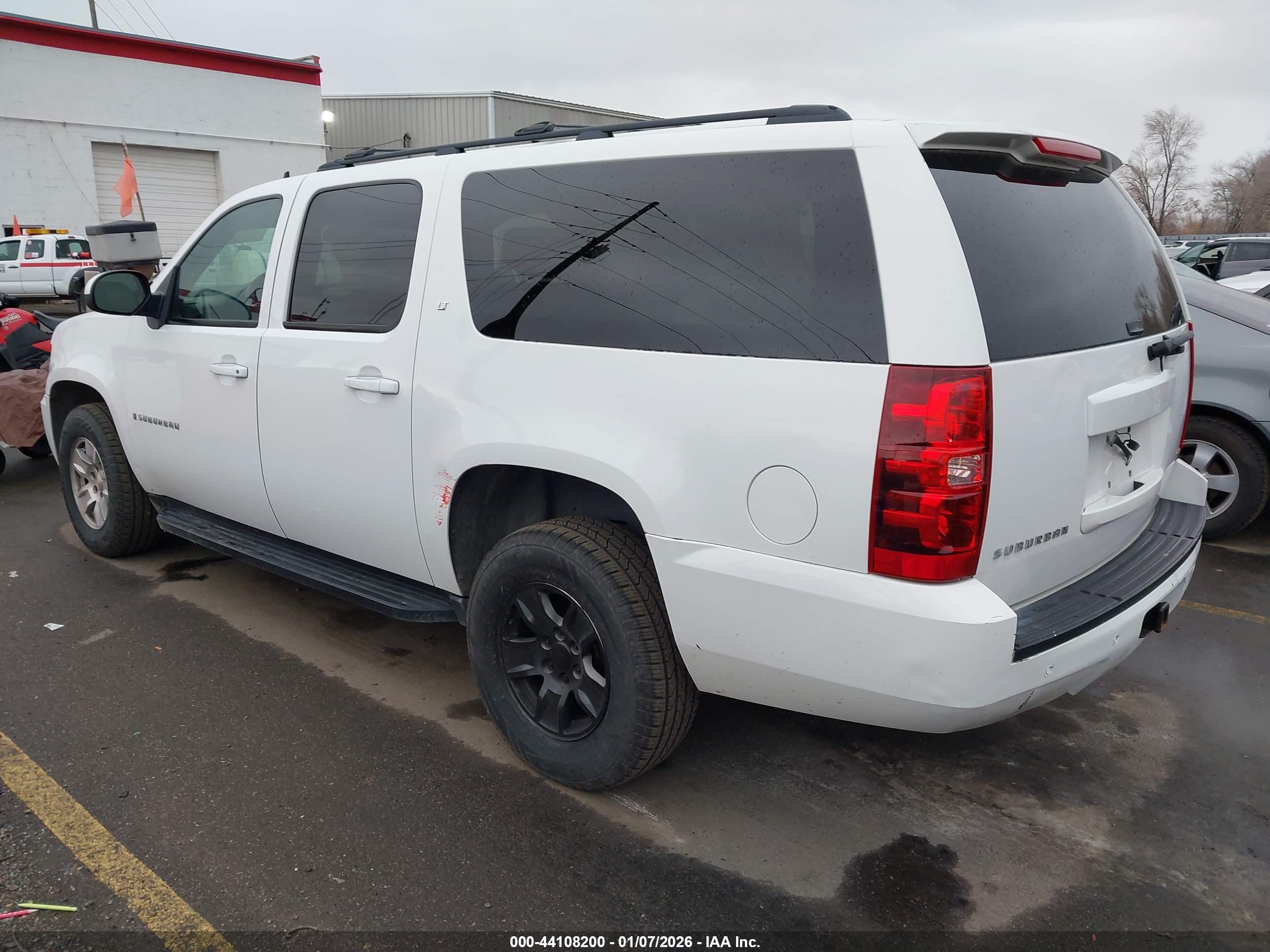 CHEVROLET SUBURBAN image 3