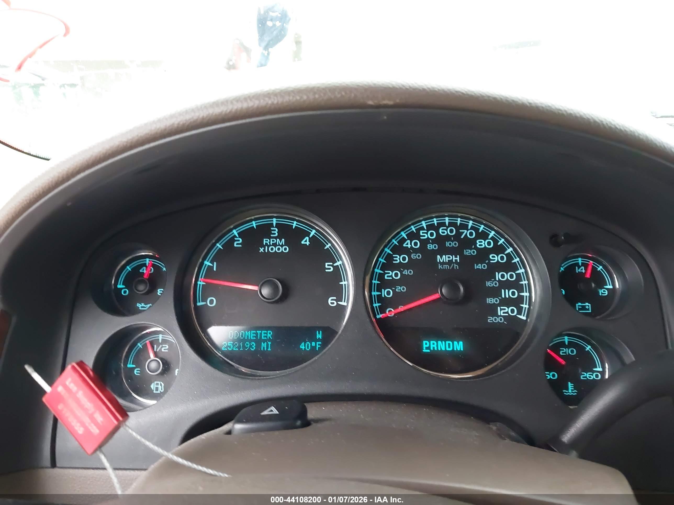 CHEVROLET SUBURBAN image 7