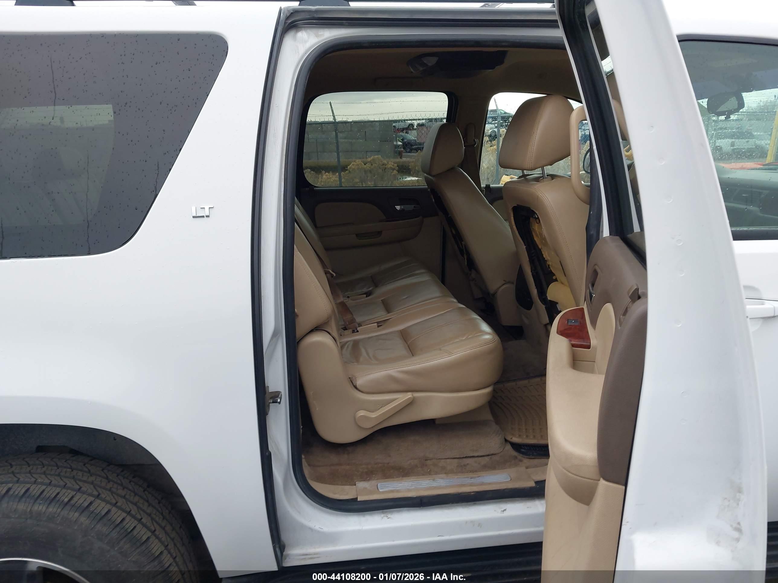 CHEVROLET SUBURBAN image 8