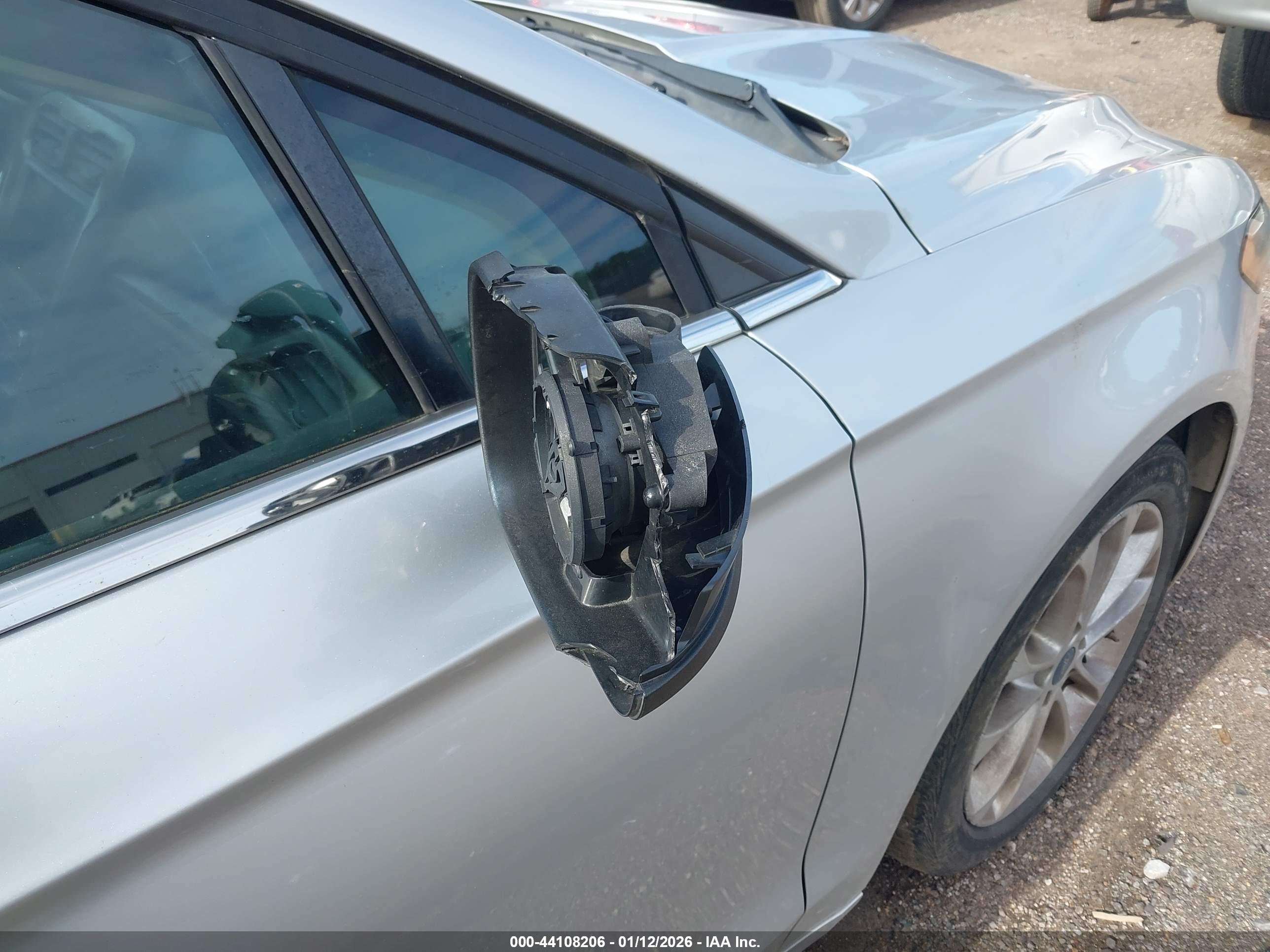 FORD FUSION image 6