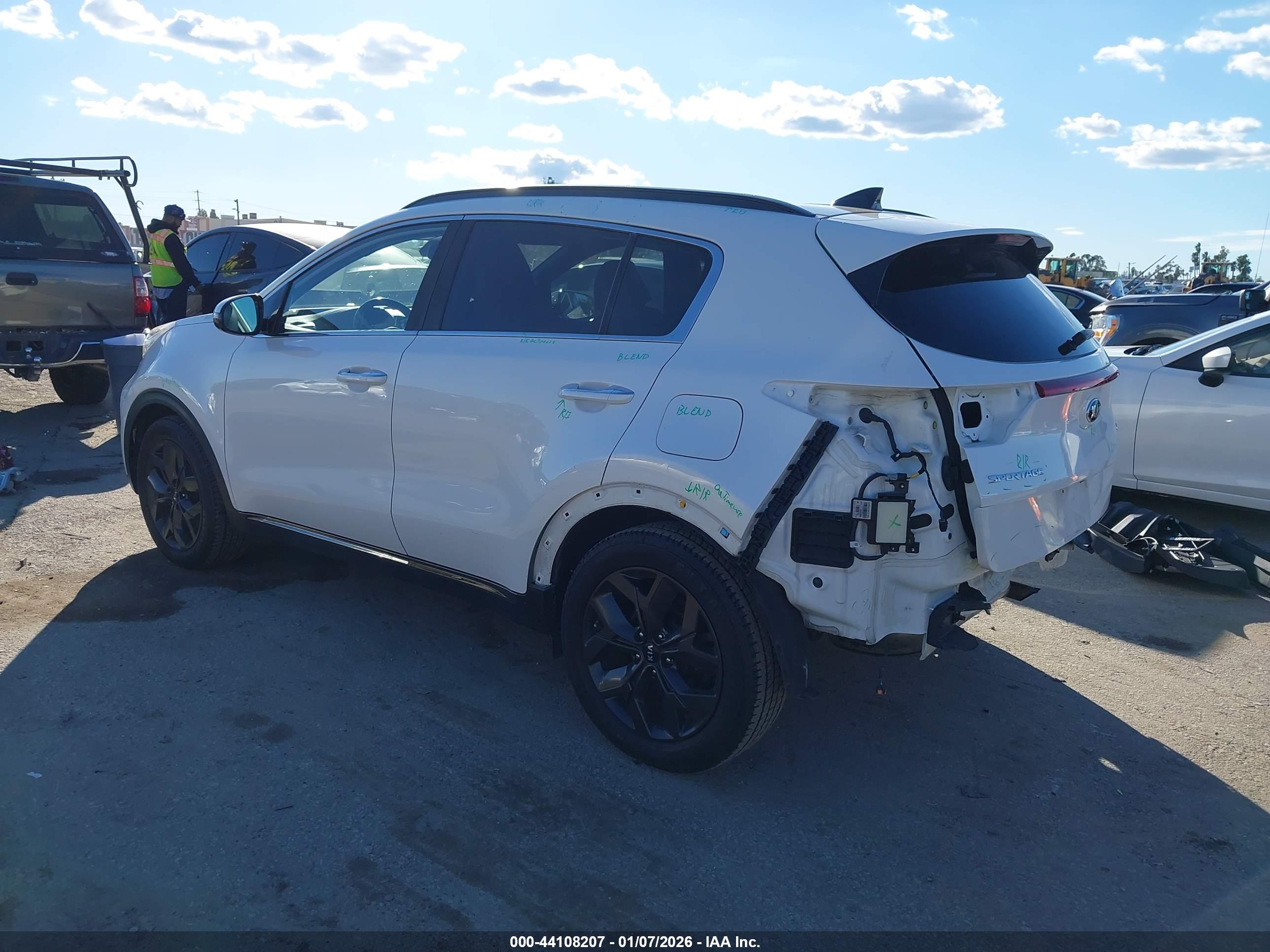 KIA SPORTAGE image 3