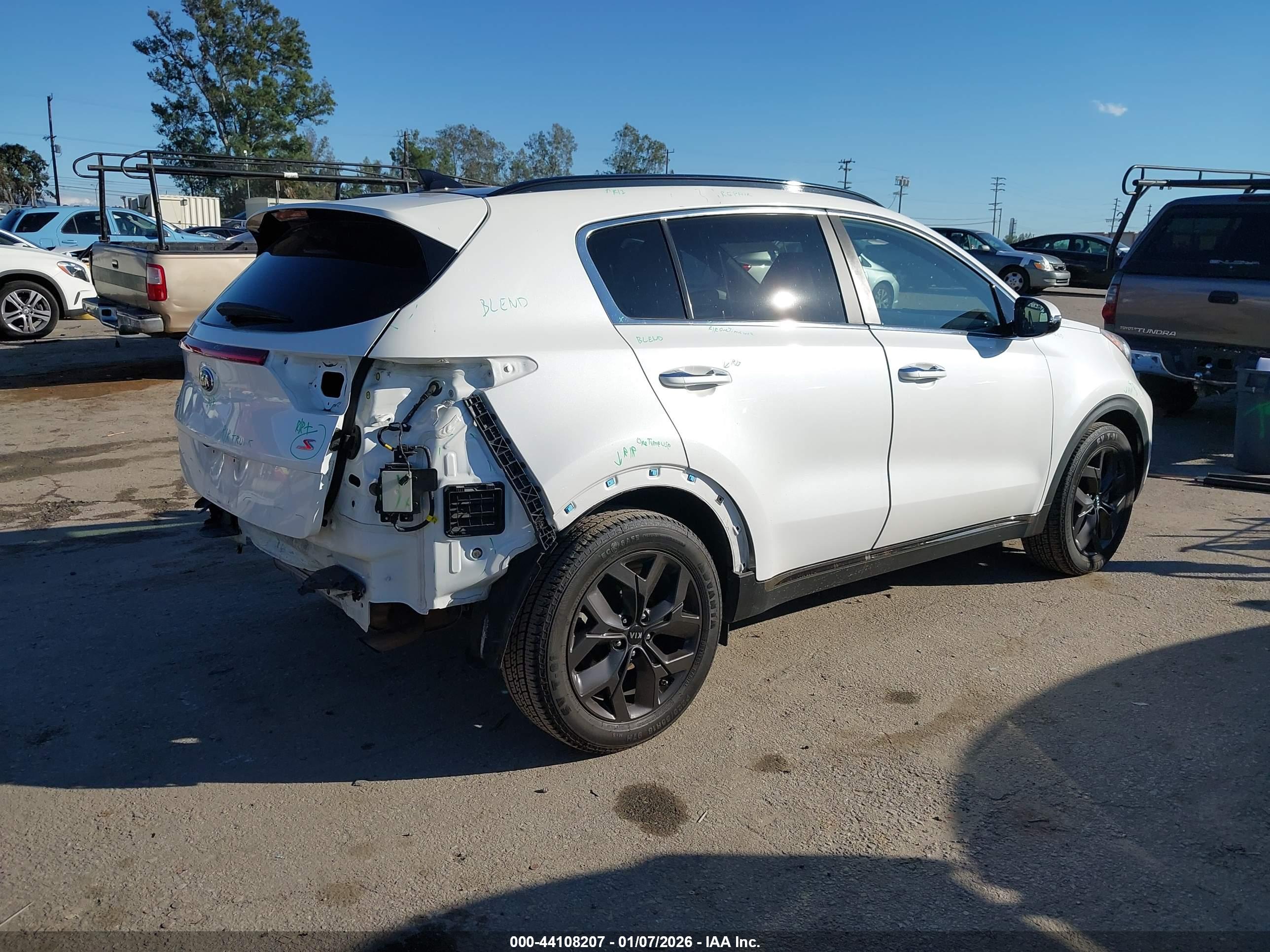 KIA SPORTAGE image 4