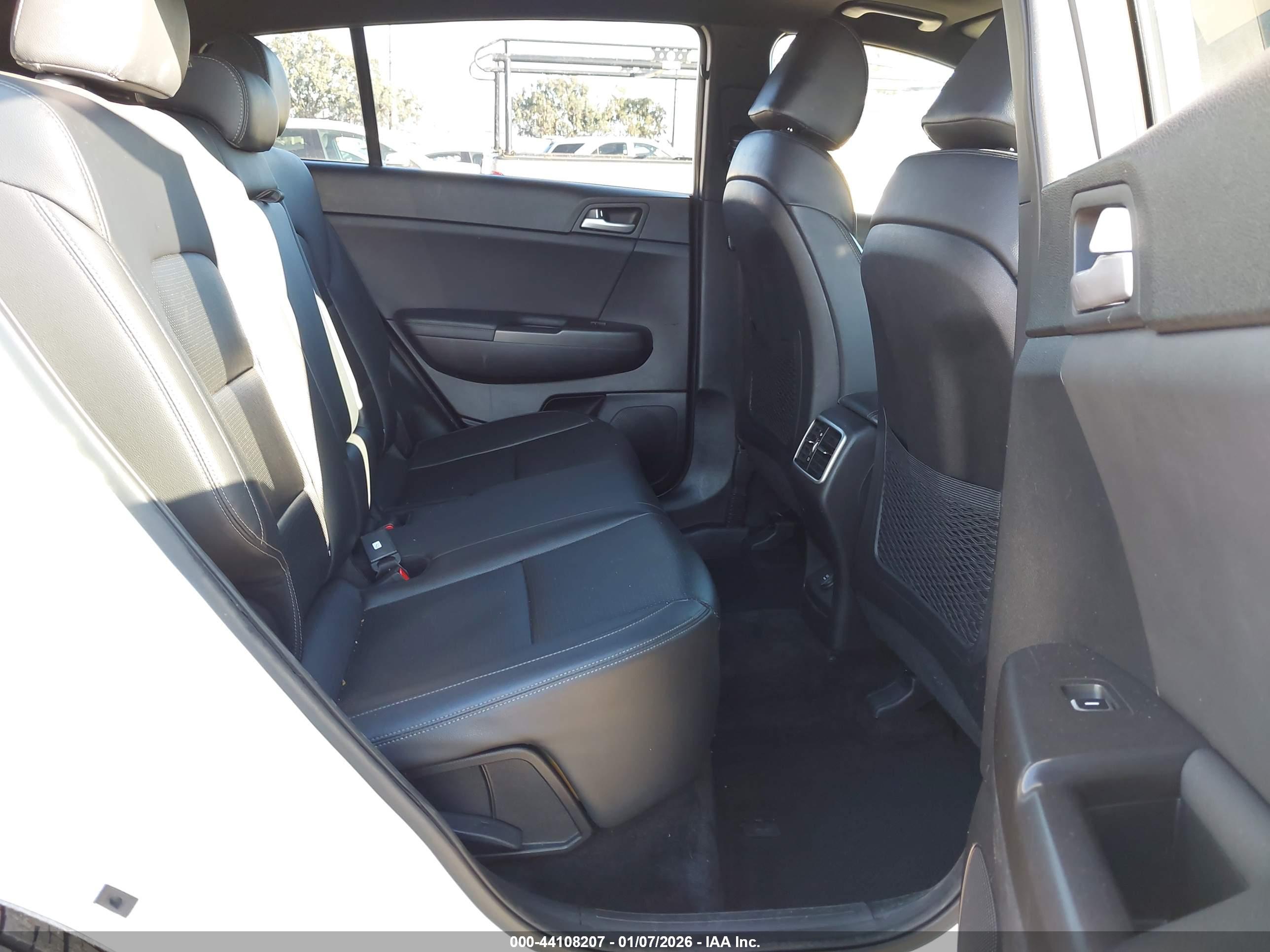 KIA SPORTAGE image 8