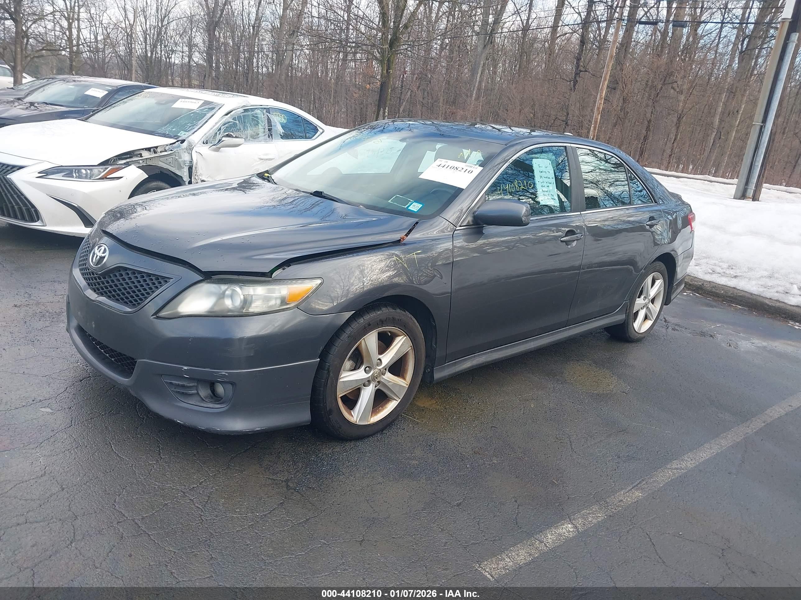 TOYOTA CAMRY image 2