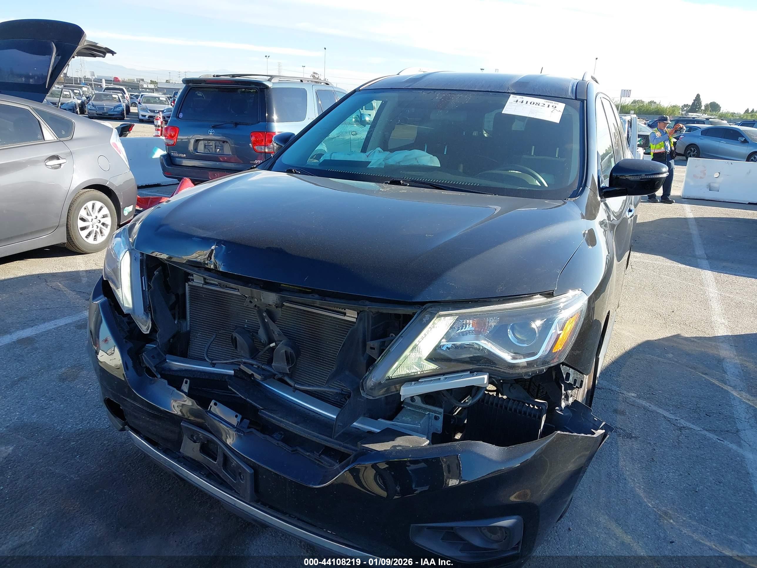 NISSAN PATHFINDER image 6