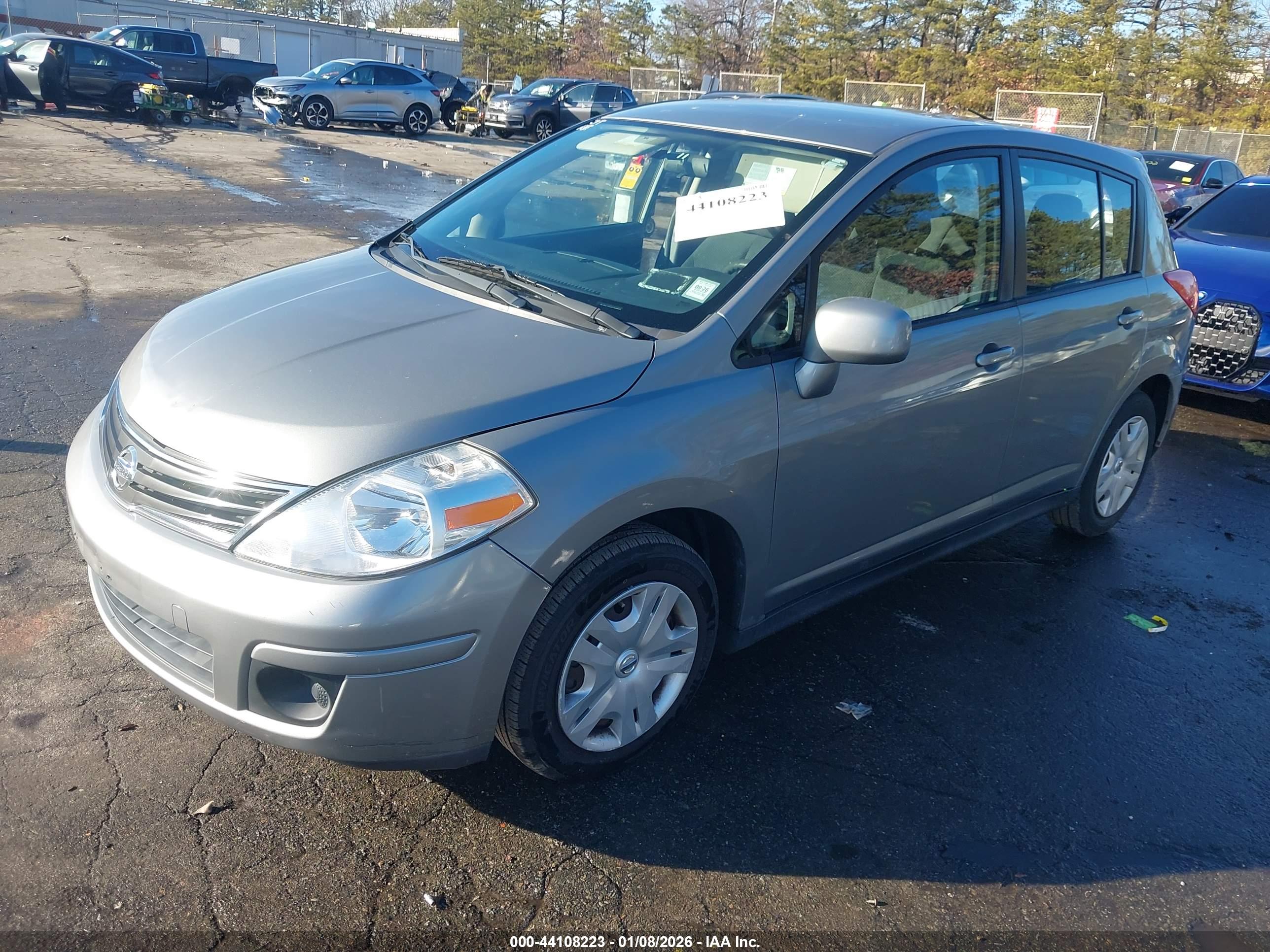 NISSAN VERSA image 2