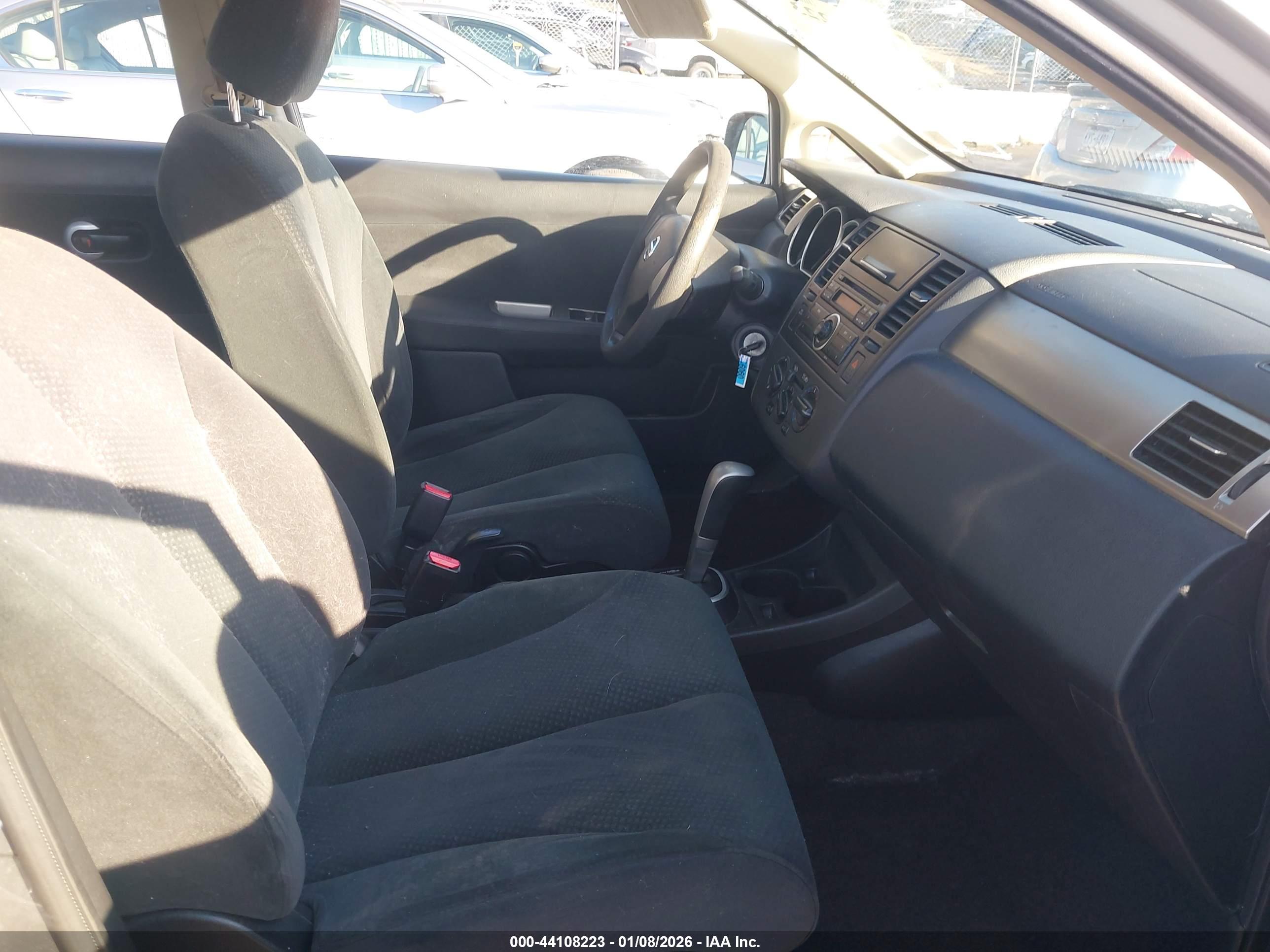 NISSAN VERSA image 5